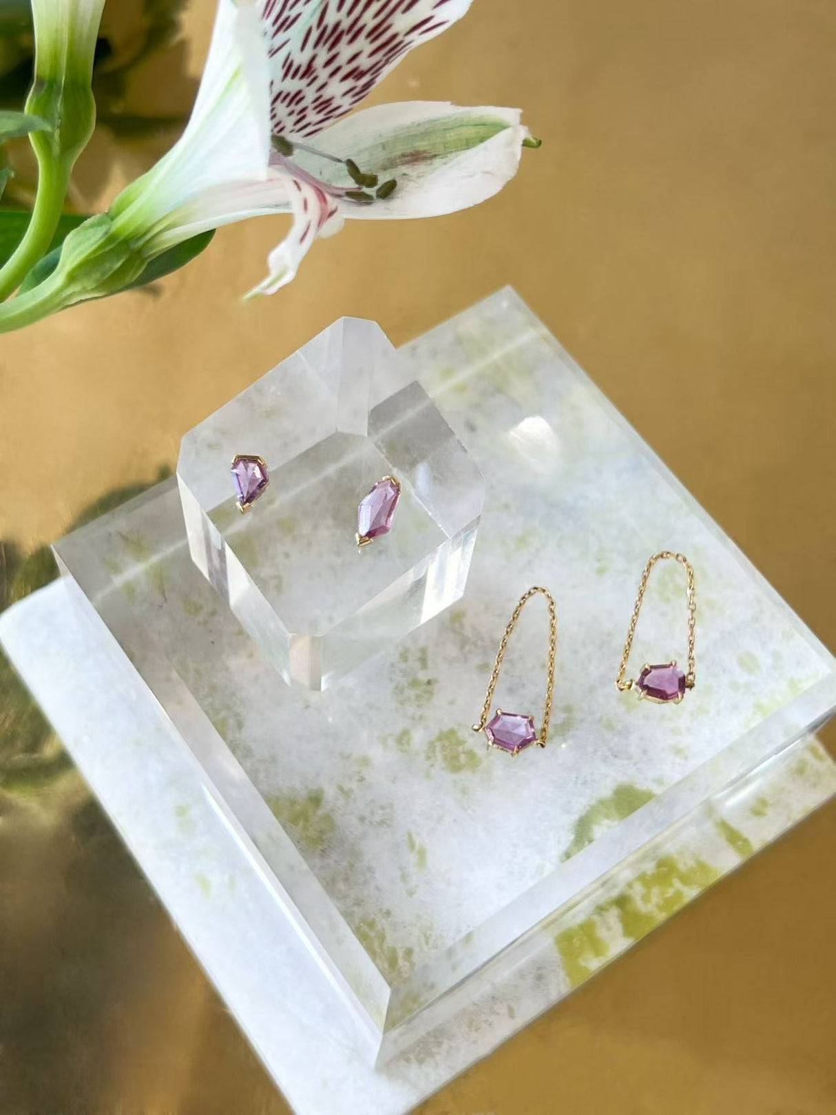 Ceylon Pink Sapphire Contour Earring
