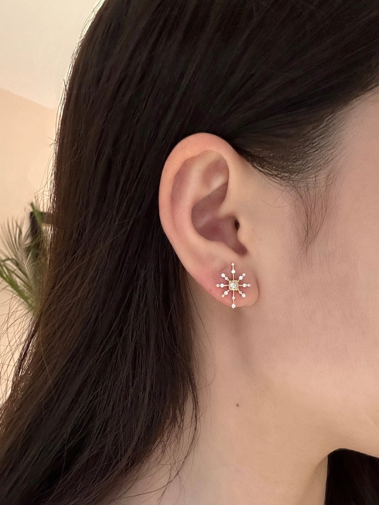 Princess cut diamond earrings in 18k on a model