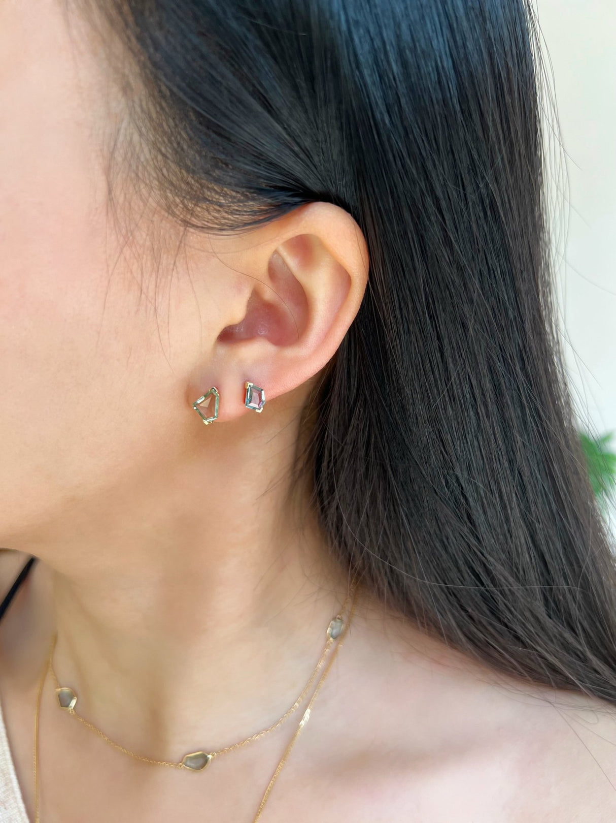 Ceylon Green Sapphire Contour Earring