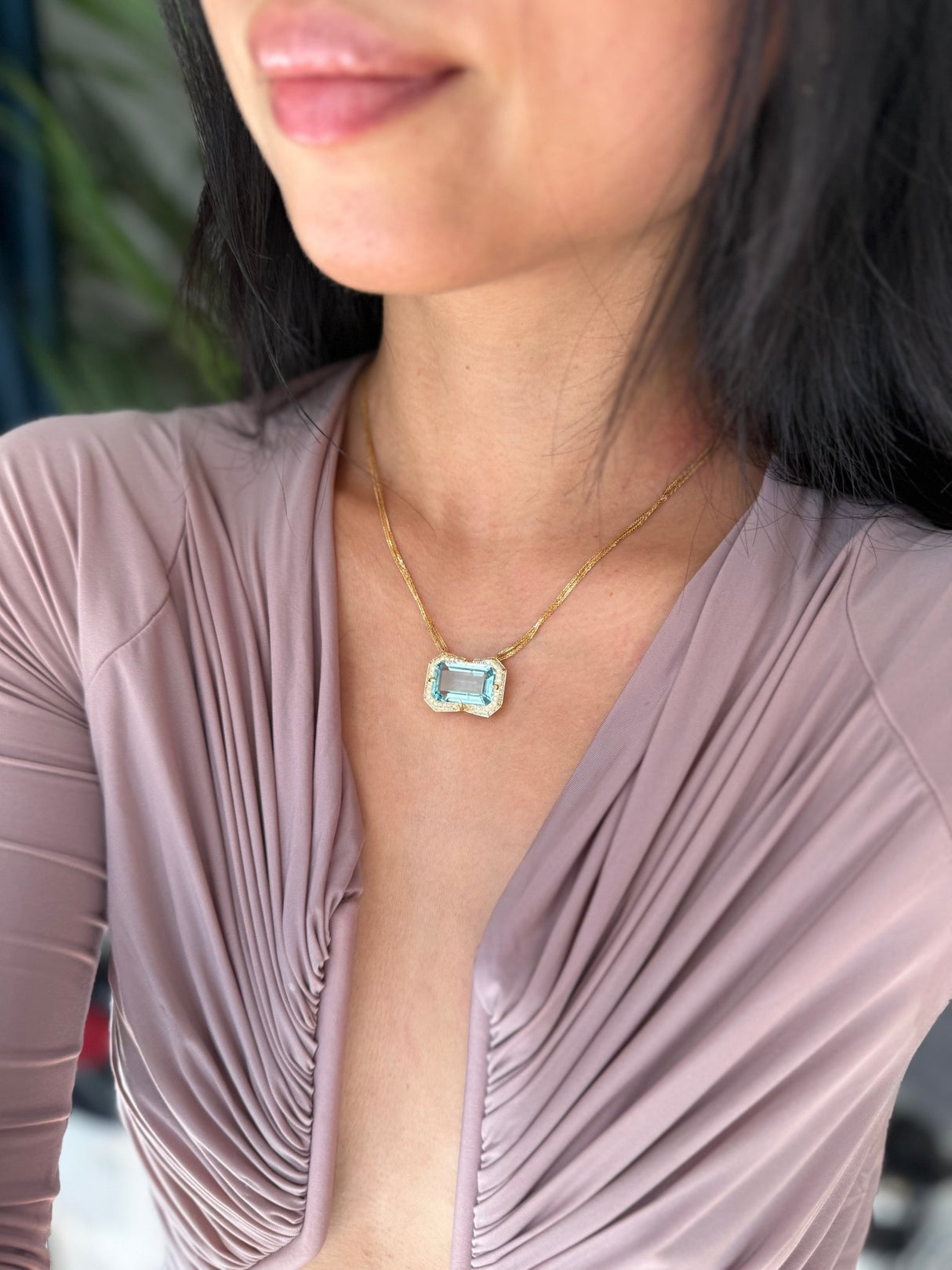 Aquamarine_Aurora_Supreme_Necklace_18K_gold_handmade_fine_jewelry_on_model_2