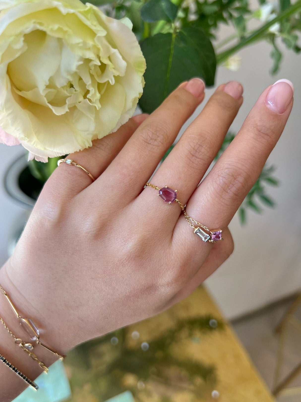 Ceylon Pink Sapphire Contour Chain Ring 18k gold stackable ring on model