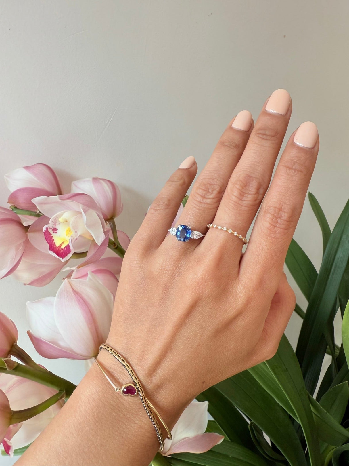 Ceylon Sapphire & Diamond Eternal Ring 18k gold engagement ring on model 1