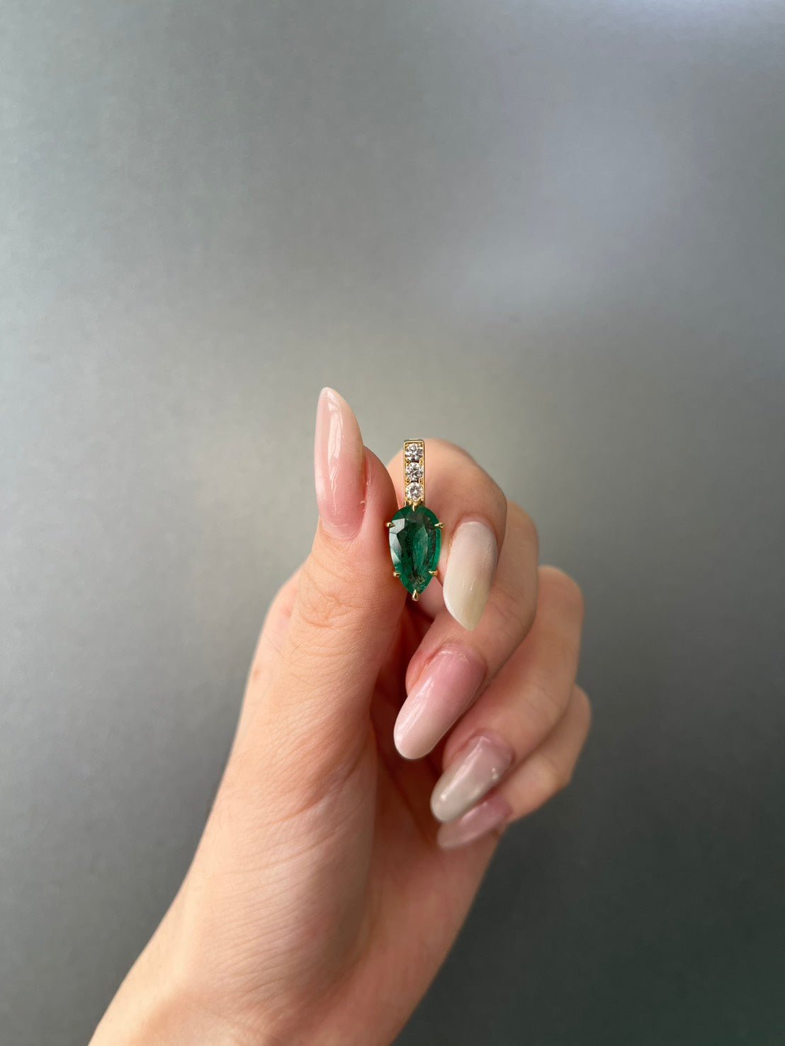 Emerald_Diamond_Dewdrop_Supreme_Pendant_Necklace_18k_gold_Handmade_fine_jewelry_3