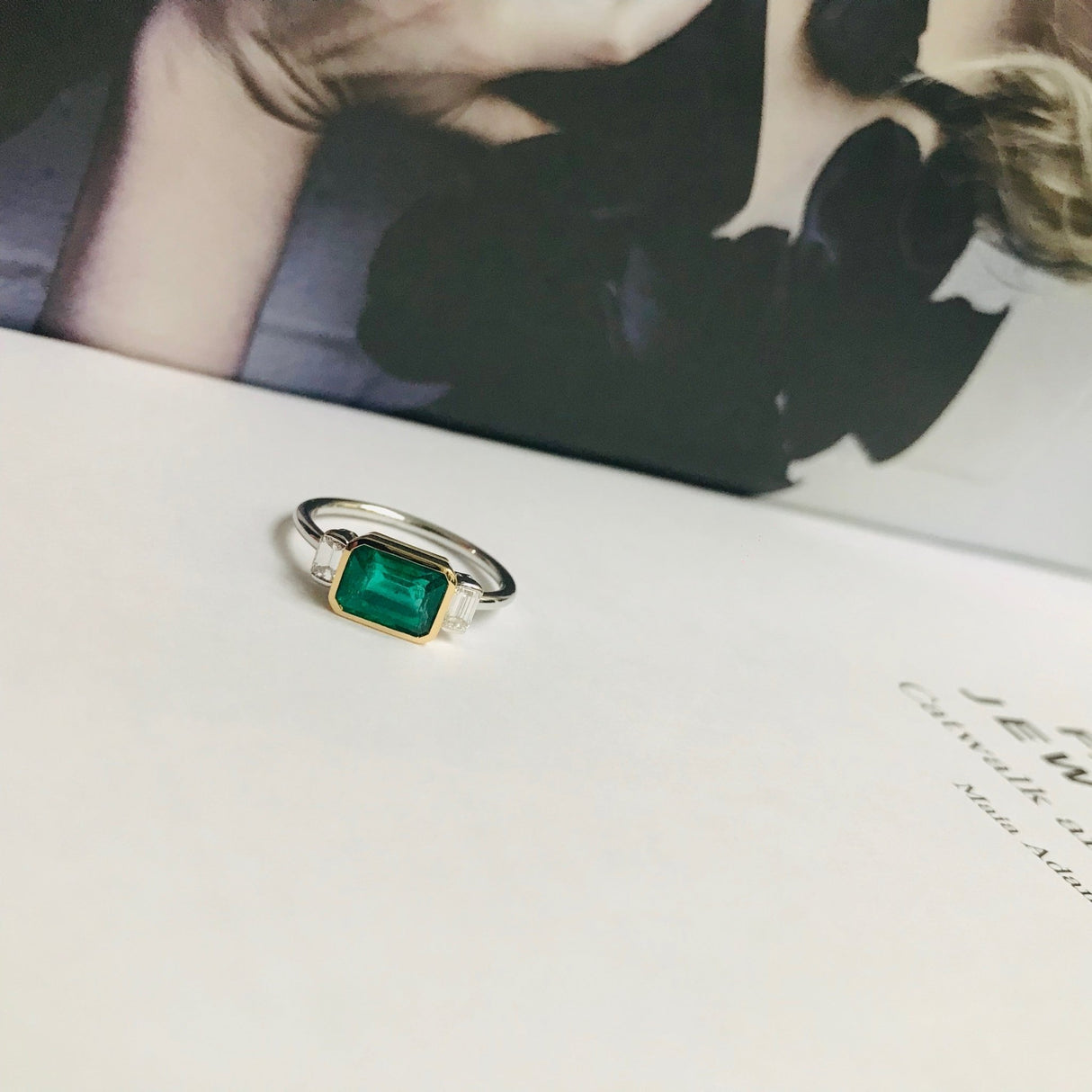 Perfect engagement ring or wedding ring in 18k gold.