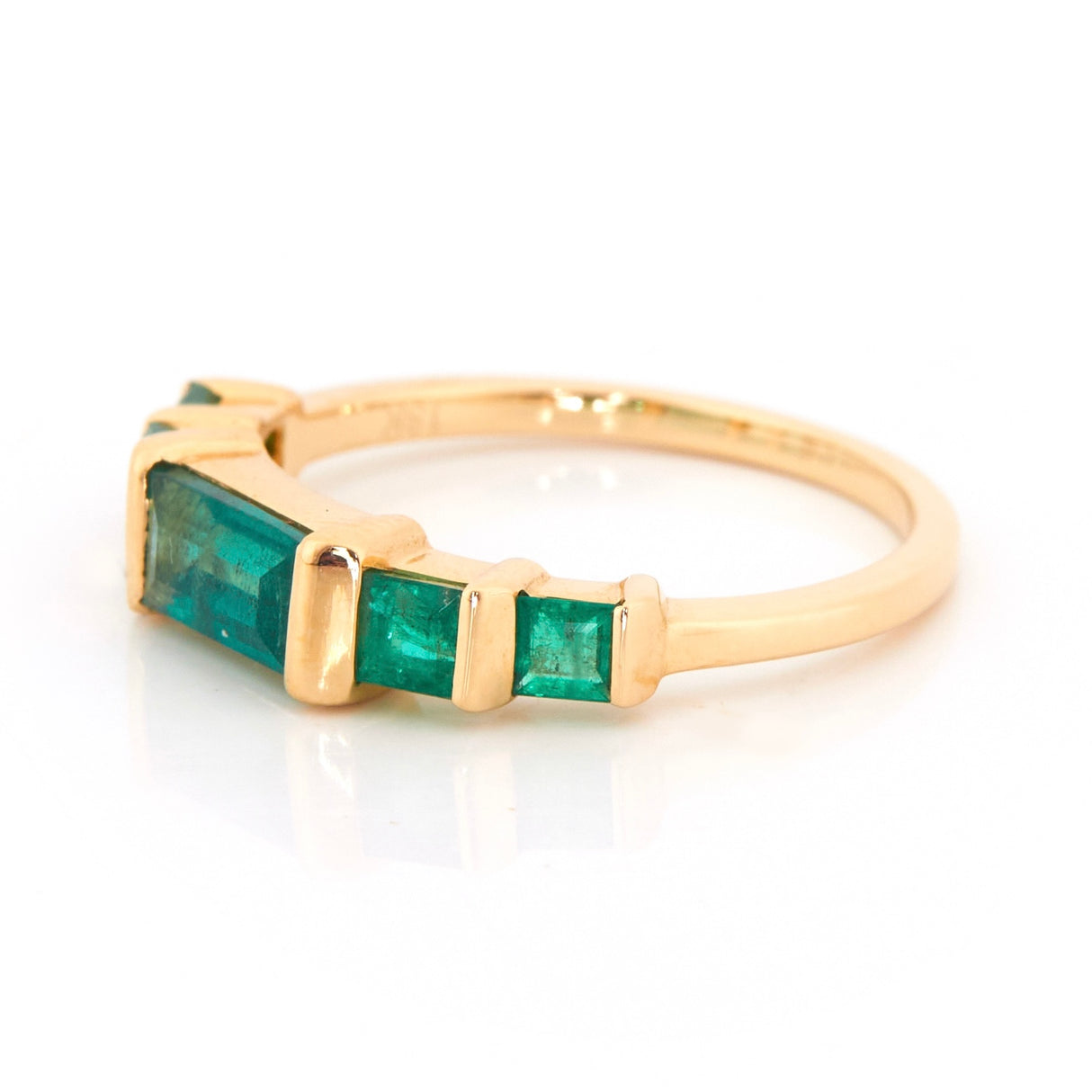 Emeralds Petite Rhythm Ring 18k gold Stackable ring side view