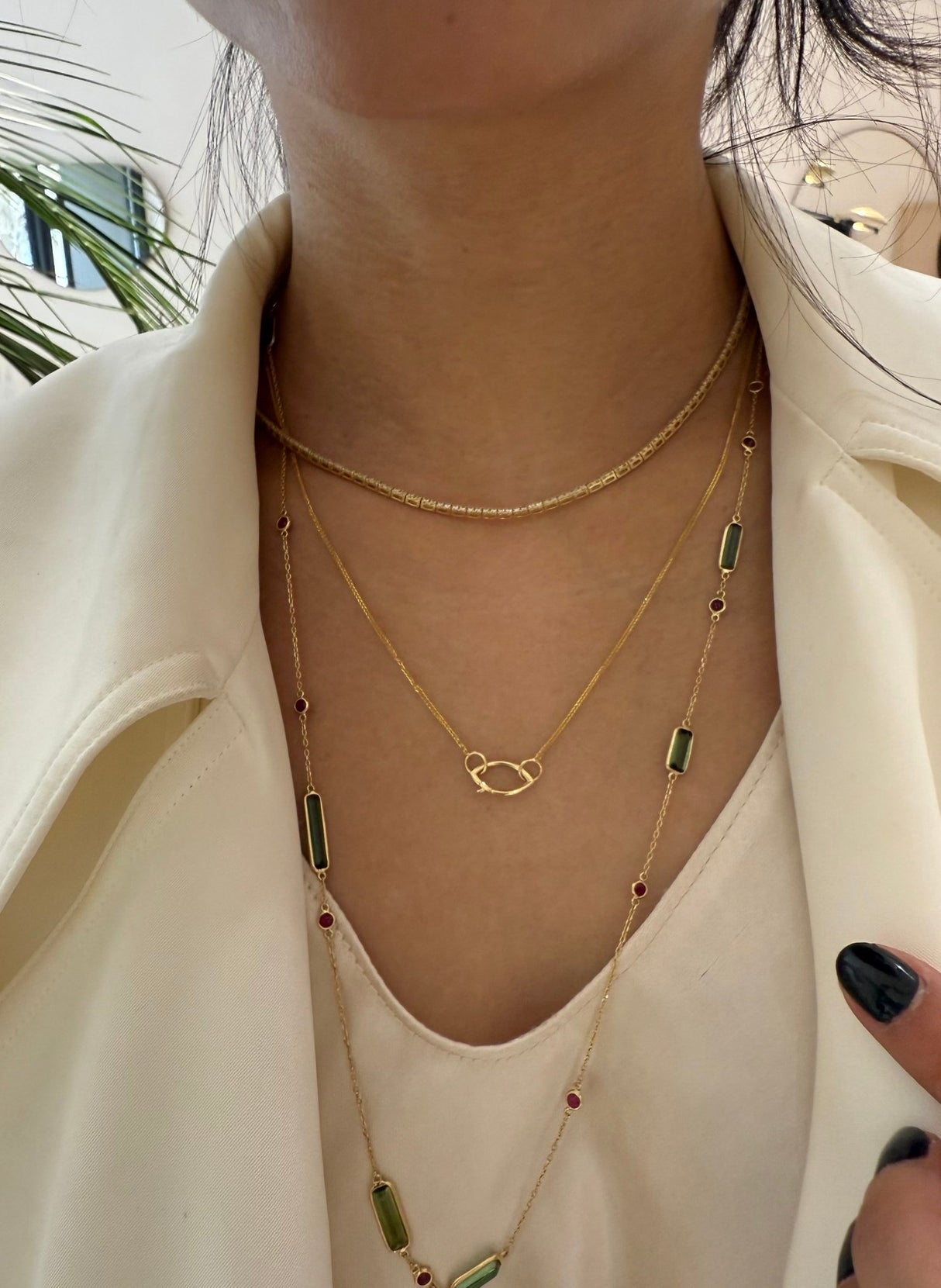 Fisheye Closure handmade Necklace in 18k gold on model