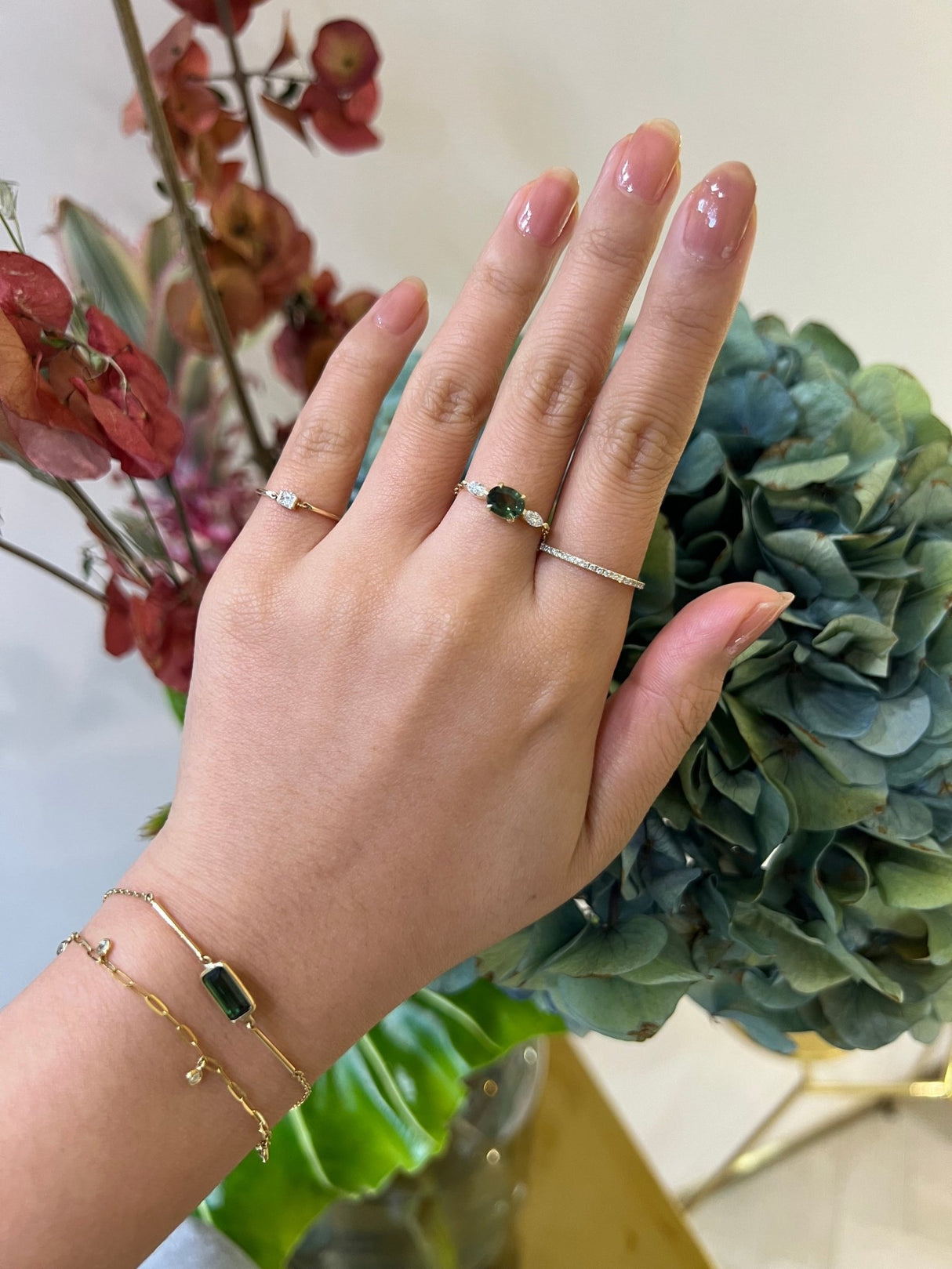 Green Parti Sapphire & Diamond Dream Weaver Chain Ring 18k gold Stackable ring on model