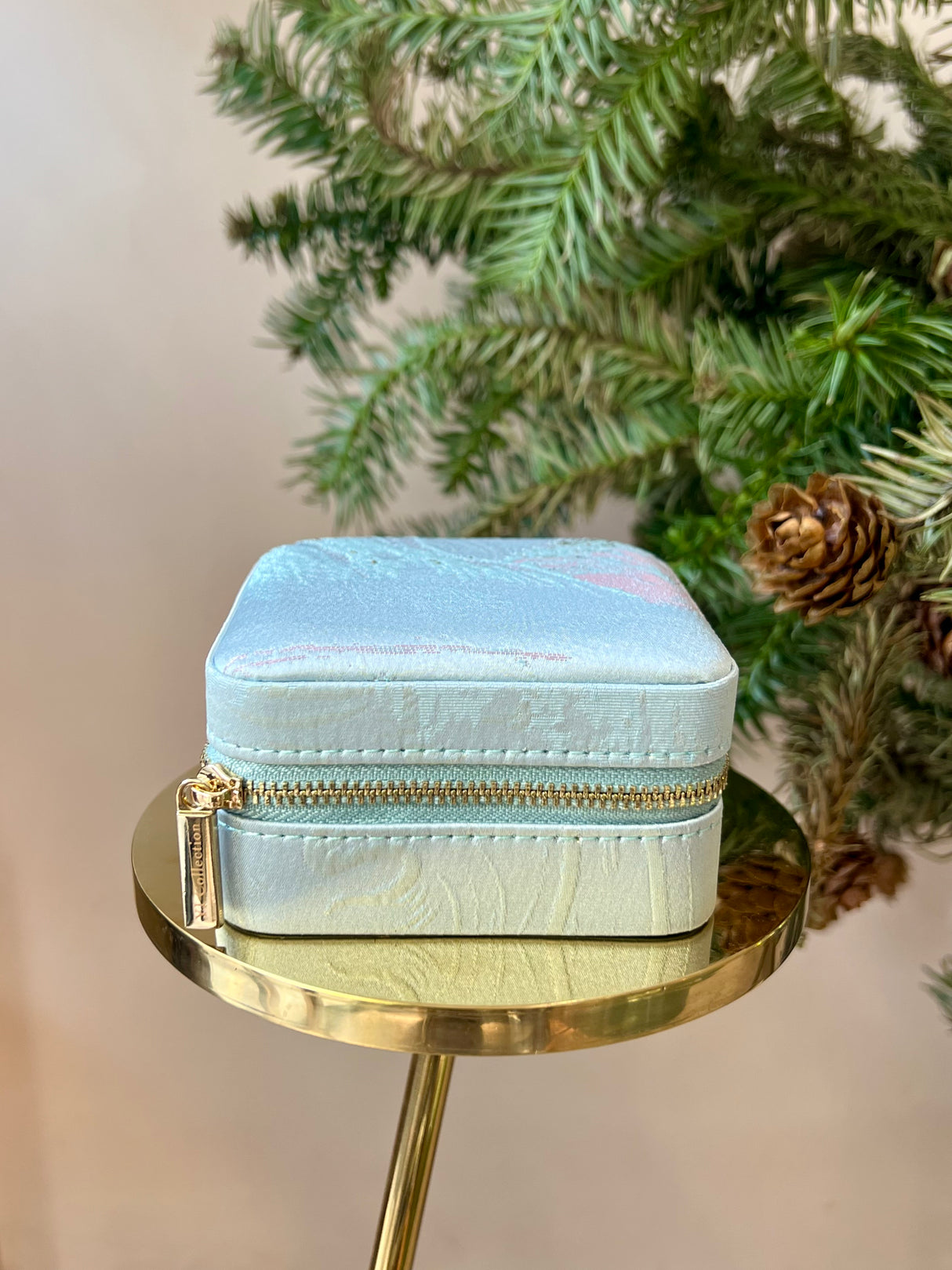 Jacquard Blue Jewelry Case 3