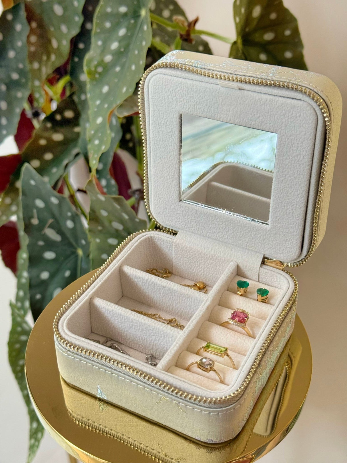 Jacquard Dove Grey Jewelry Case 4