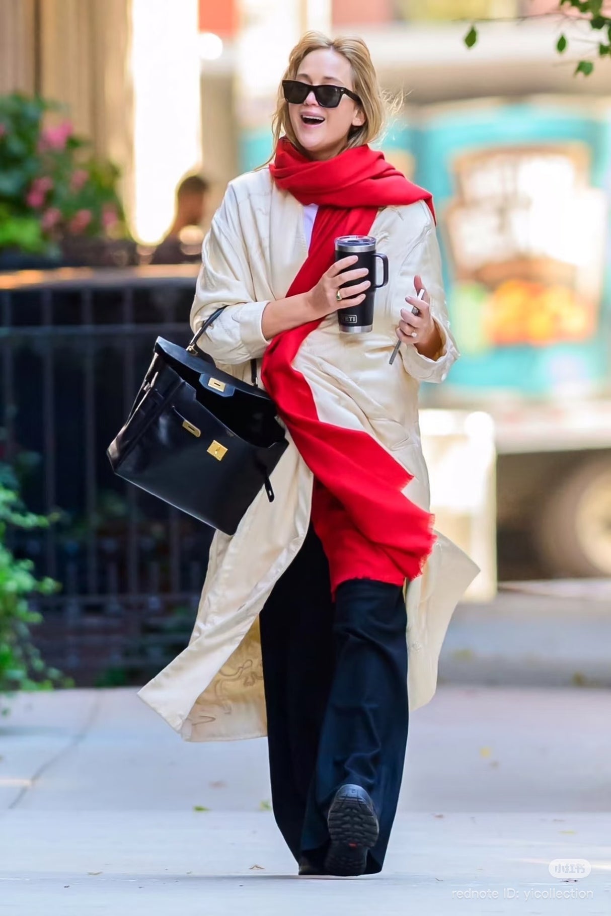 Jennifer Lawrence in Yi Collection emerald pyramid ring