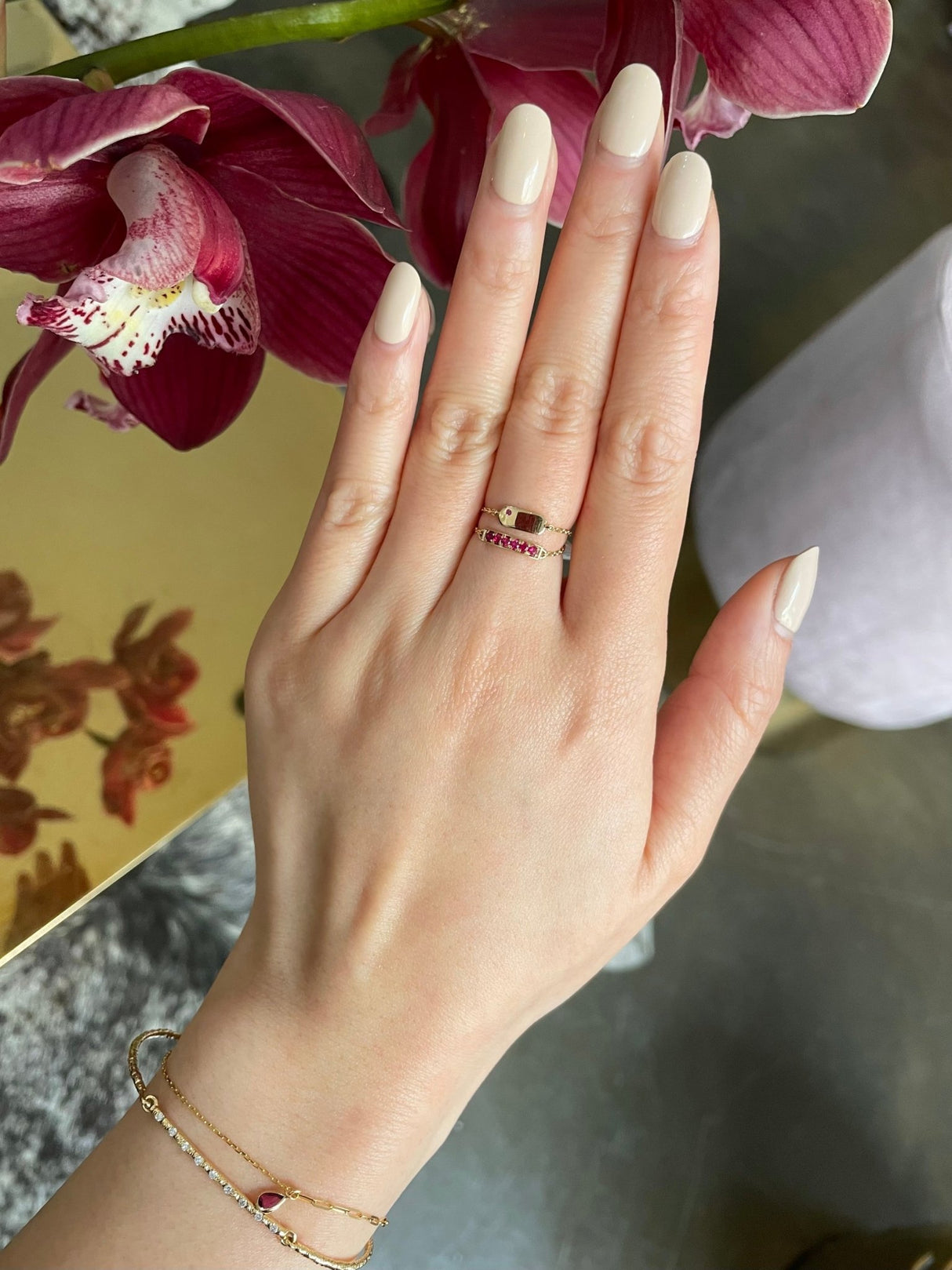 Lucky Ruby Bar Chain Ring 14k gold Stackable ring on model