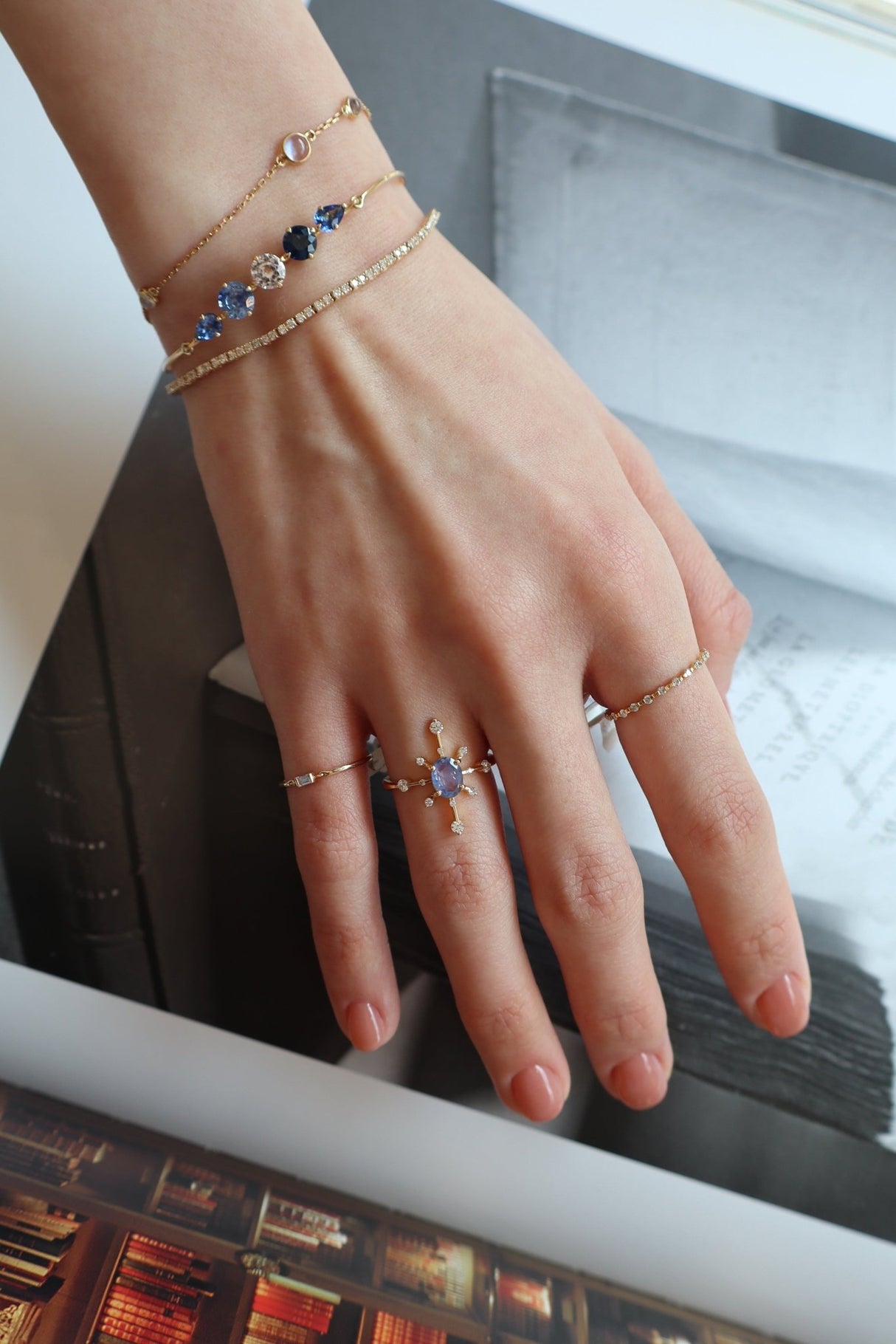 Opalescent_Lilac_Sapphire_Starburst_Ring_18K_gold_stackable_ring on model 1