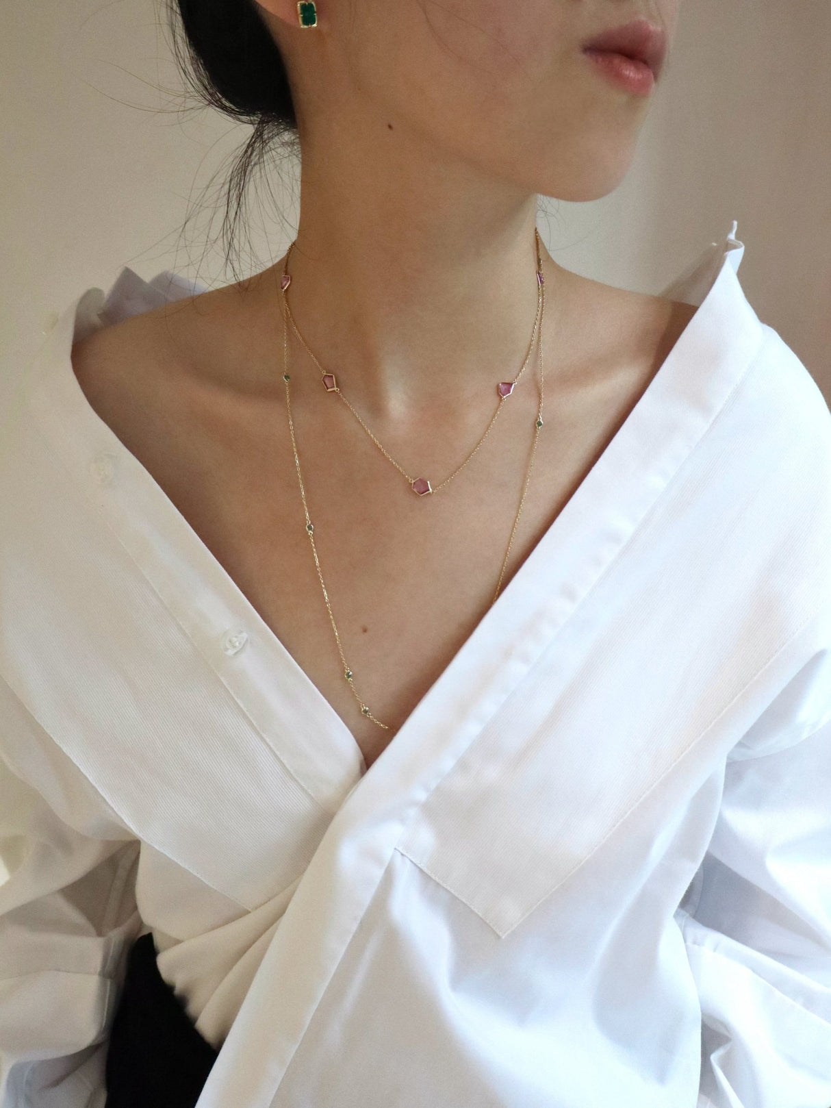 Pink_Sapphire_Contour_Necklace_18K_Gold_Handmade_Fine_Jewelry_on_model_2