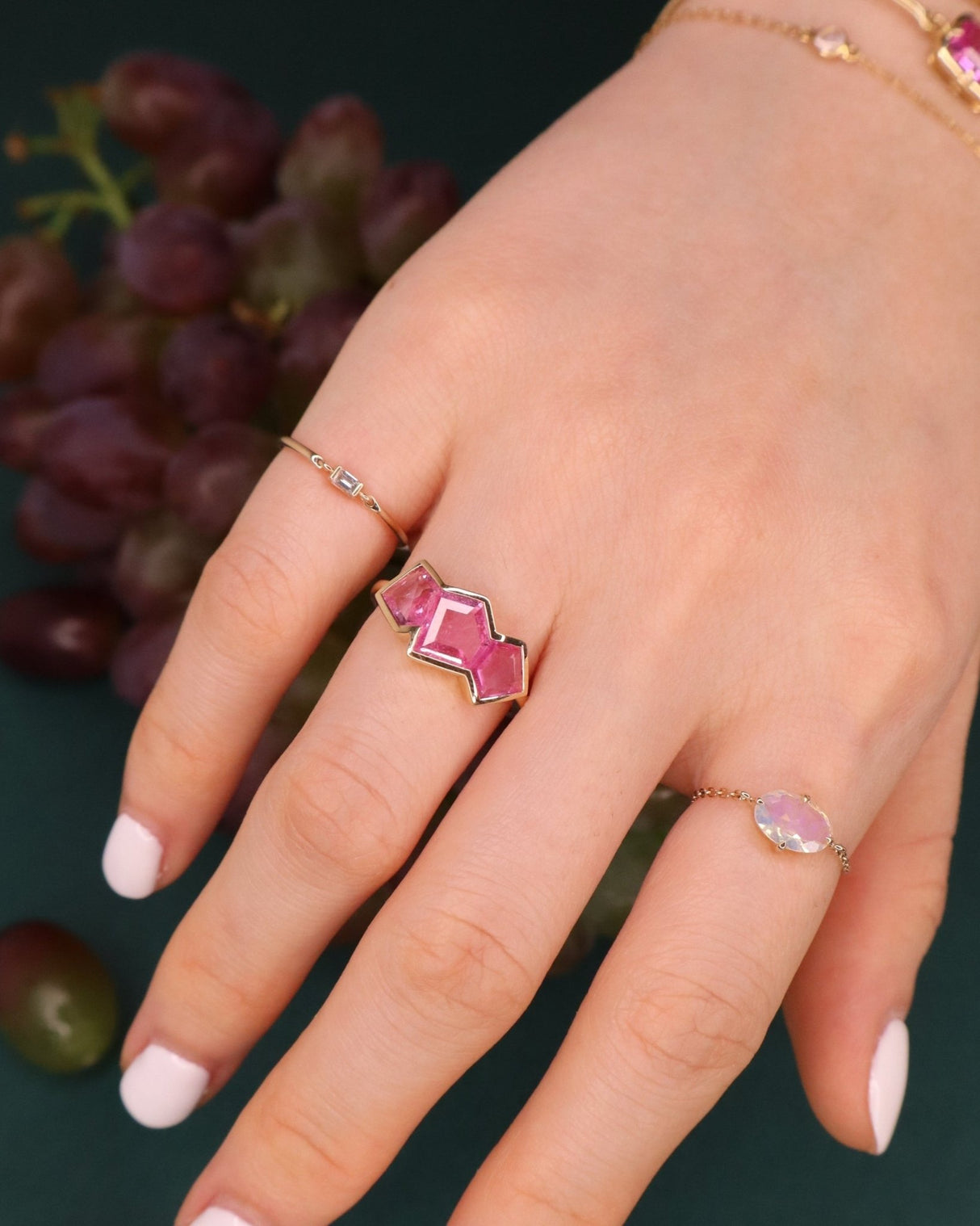 Pink_Sapphire_Contour_Ring_18K_gold_stackable_ring_on_model_2