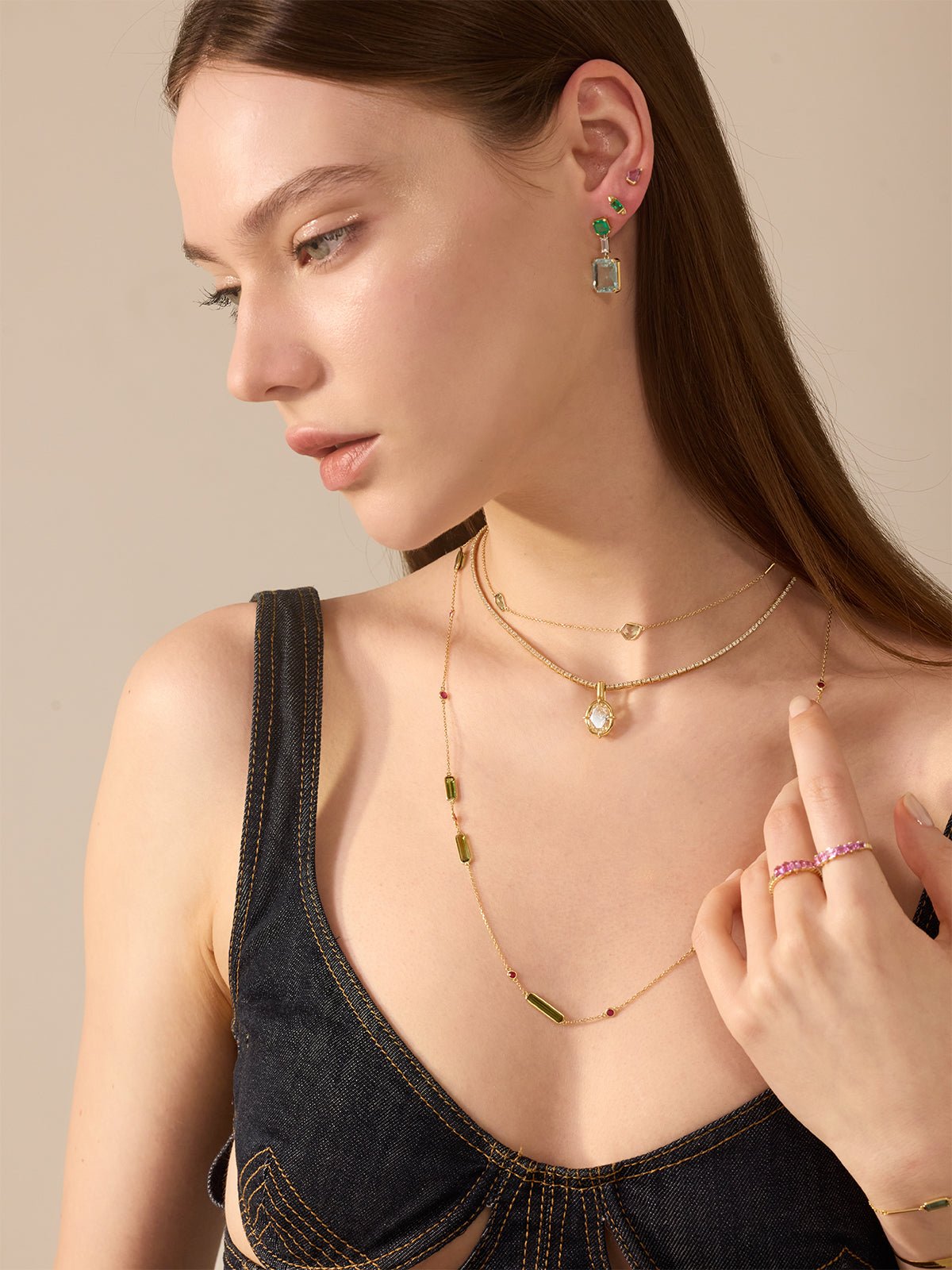 Pink Sapphire Crescendo Ring (Vertical) 18k gold engagement ring on model