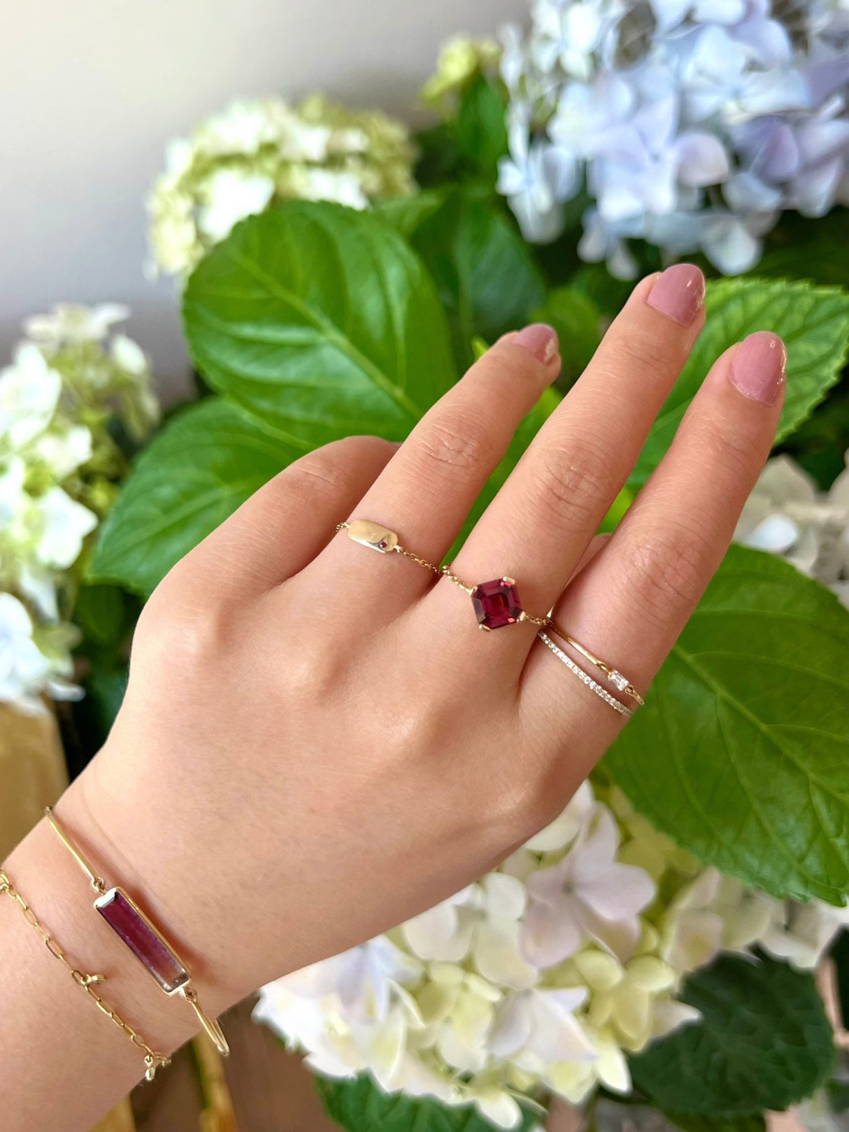 Rhodolite Supreme Chain Ring 18k gold Stackable ring on model