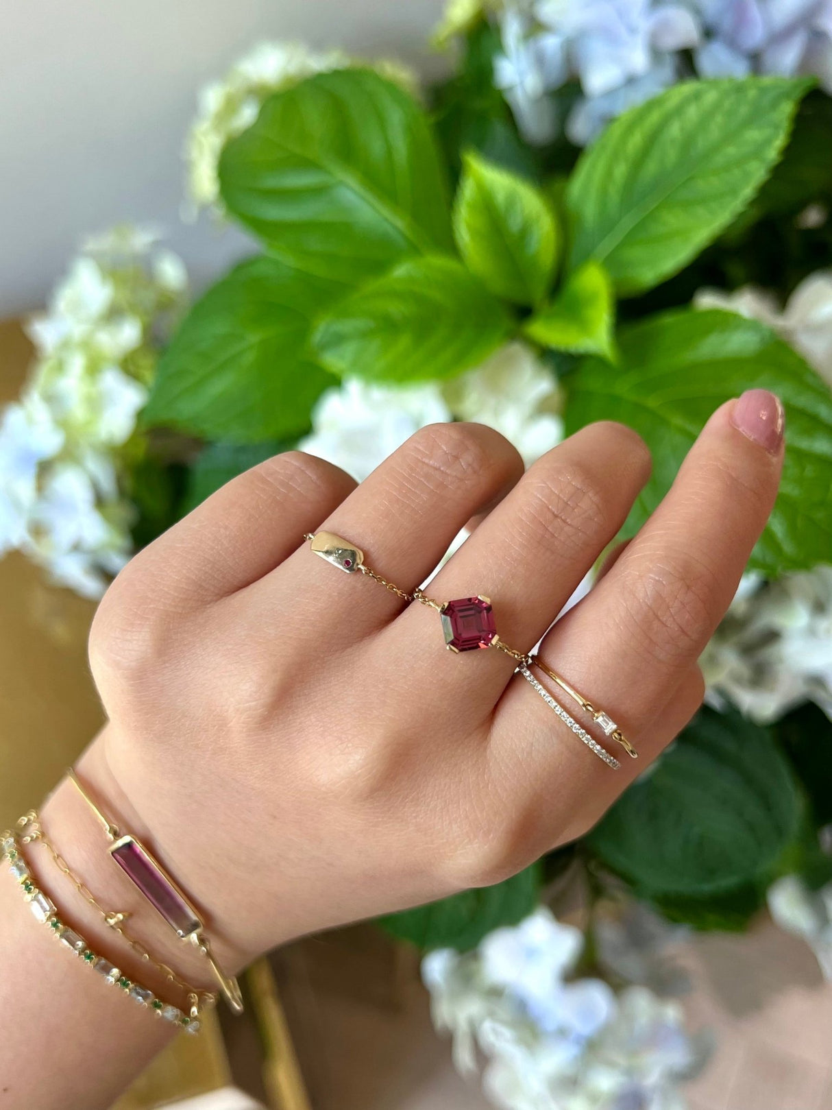 Rhodolite Supreme Chain Ring 18k gold Stackable ring on model