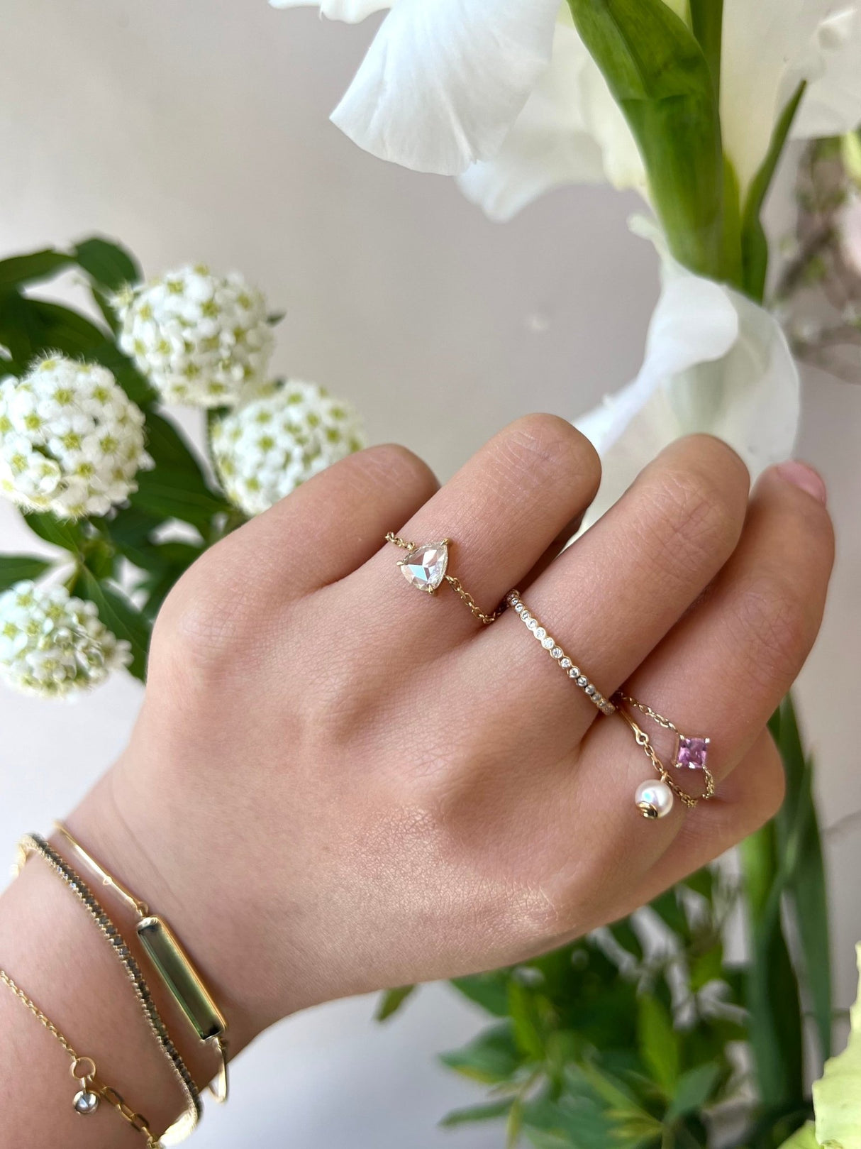 Rose Cut Champagne Diamond Chain Ring 18k gold Stackable ring on model