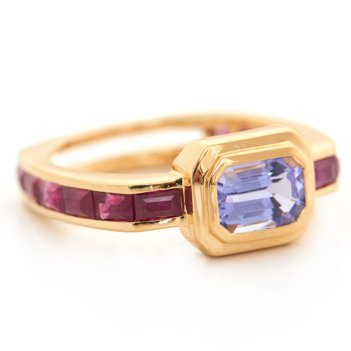 Tanzanite & Ruby Circa Ring 18k gold Stackable ring side view