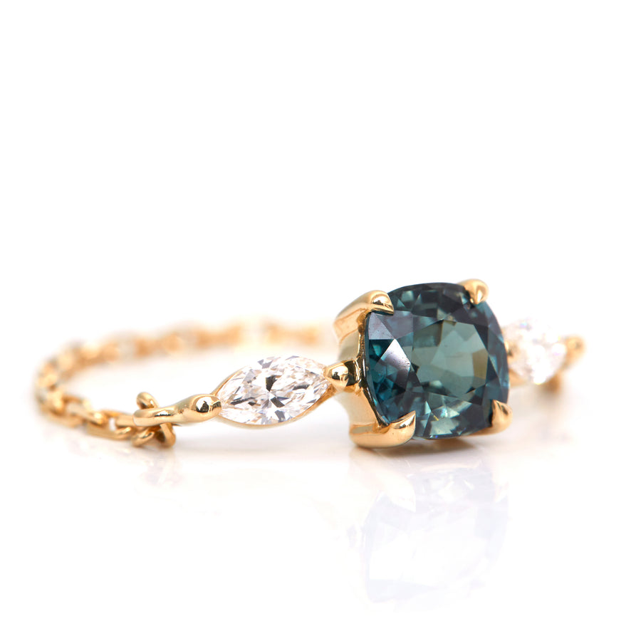 Green Ceylon Sapphire & diamond dream weaver chain ring