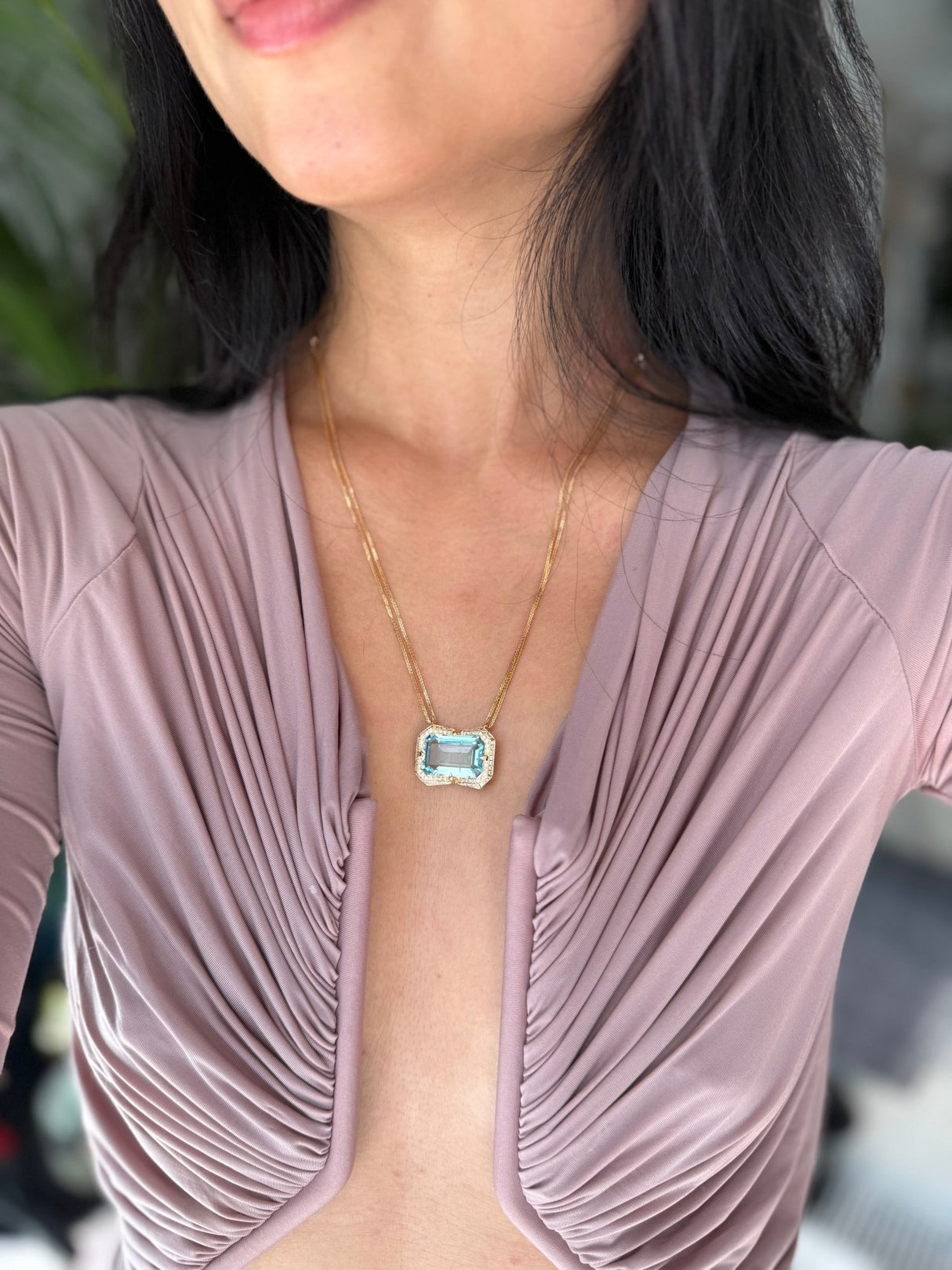 Aquamarine_Aurora_Supreme_Necklace_18K_gold_handmade_fine_jewelry_on_model_1