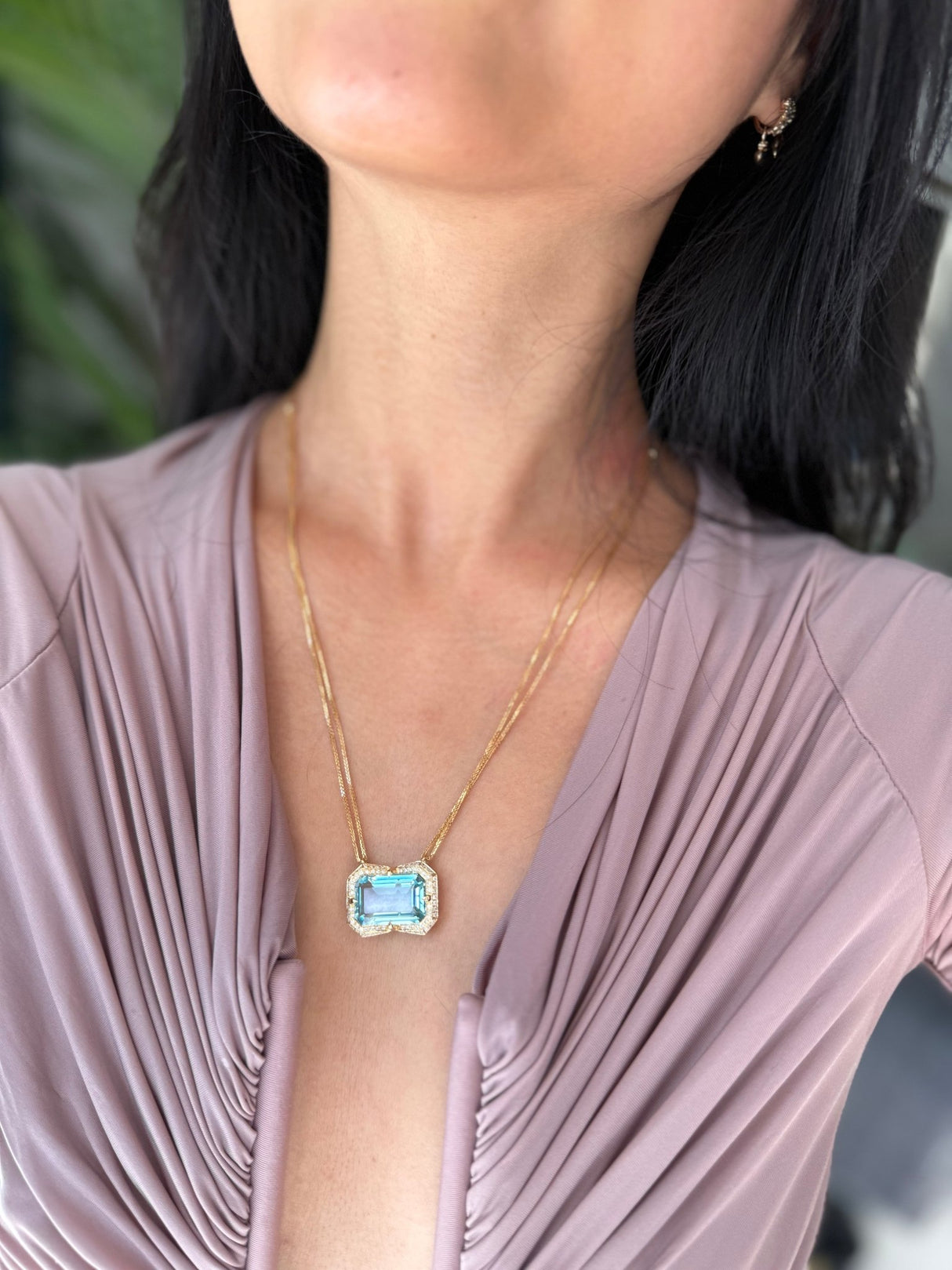 Aquamarine_Aurora_Supreme_Necklace_18K_gold_handmade_fine_jewelry_on_model_3