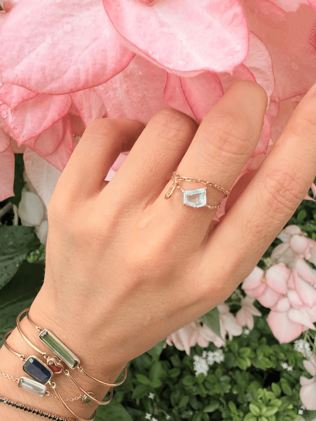 Aquamarine Contour Chain Ring 14k gold Stackable ring on model