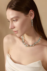 Aquamarine Contour fine jewelry  Necklace in 18k gold on model 2