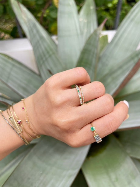Aquamarine & Emerald Spring Chain Ring 18k gold Stackable ring on model