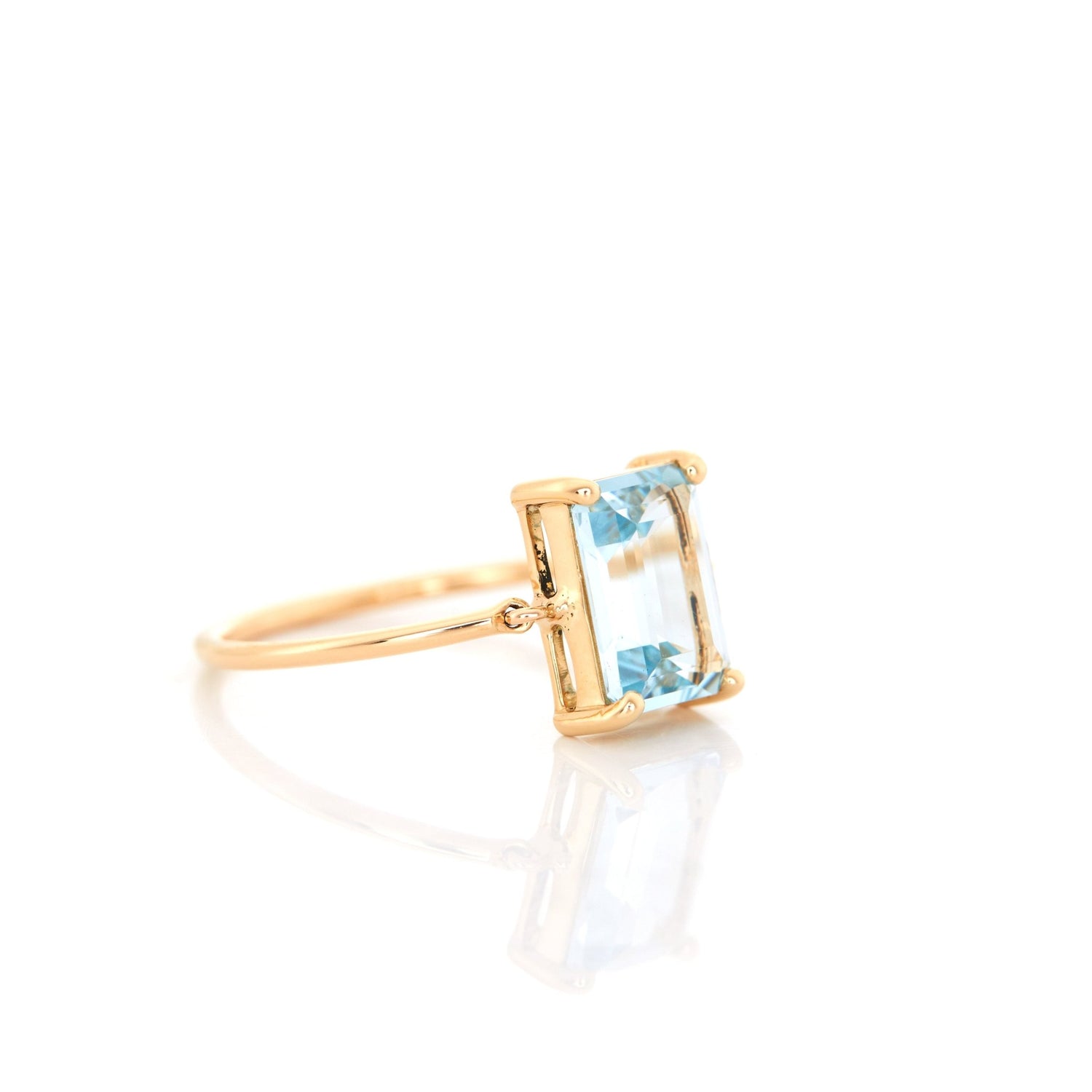 Aquamarine Ice Ring 18k gold stackable ring side view