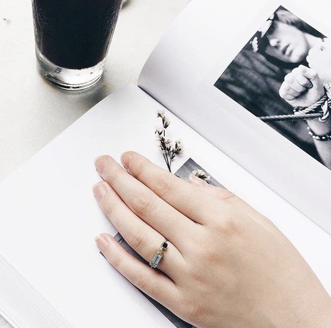 Aquamarine & Sapphire Chain Ring 18k gold Stackable ring on model