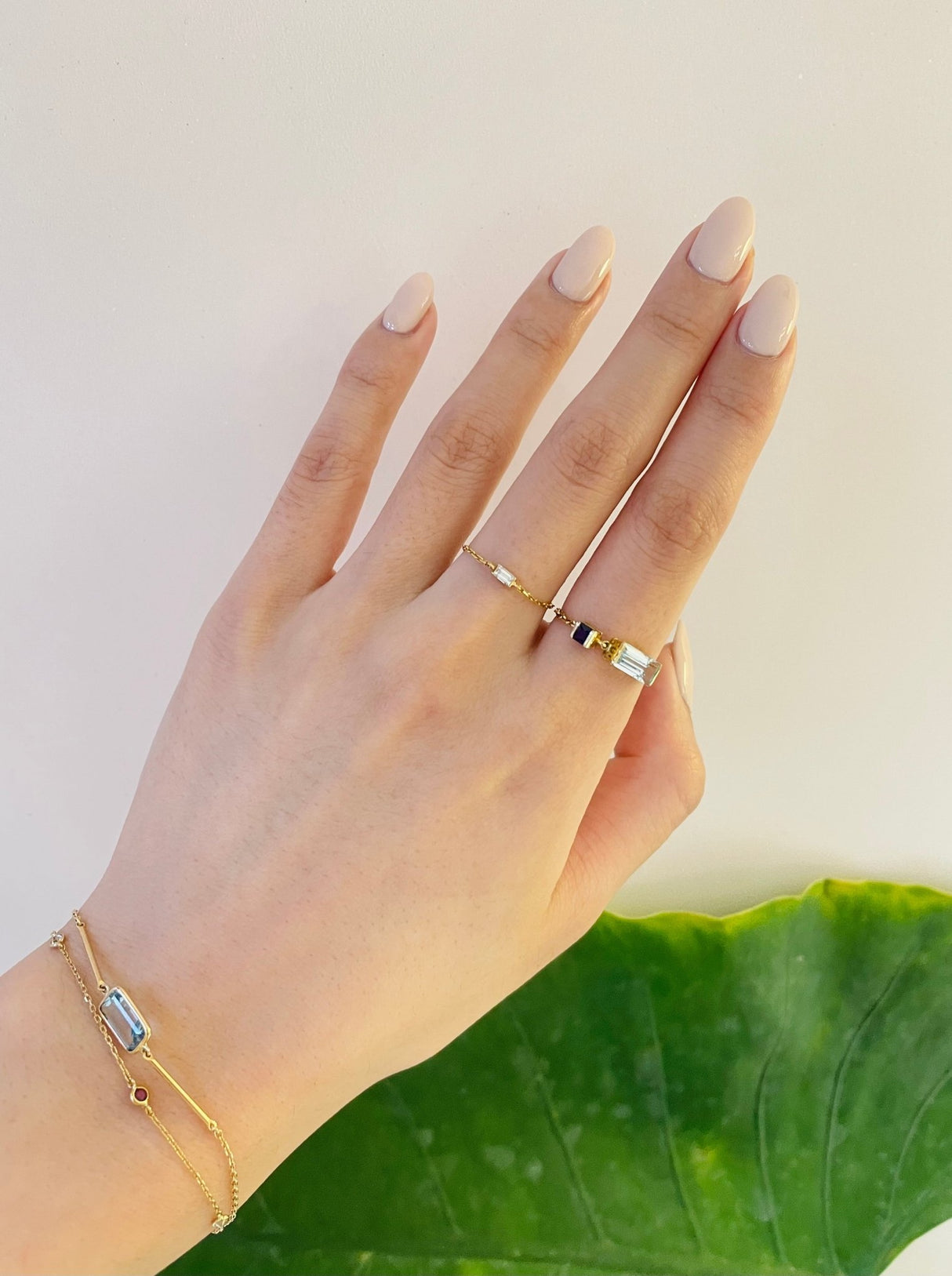 Aquamarine & Sapphire Chain Ring 18k gold Stackable ring on model