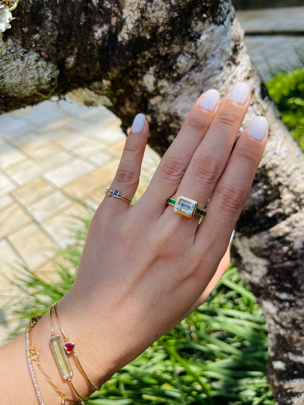 Aquamarine & Tsavorite Circa Ring 18k gold Stackable ring on model