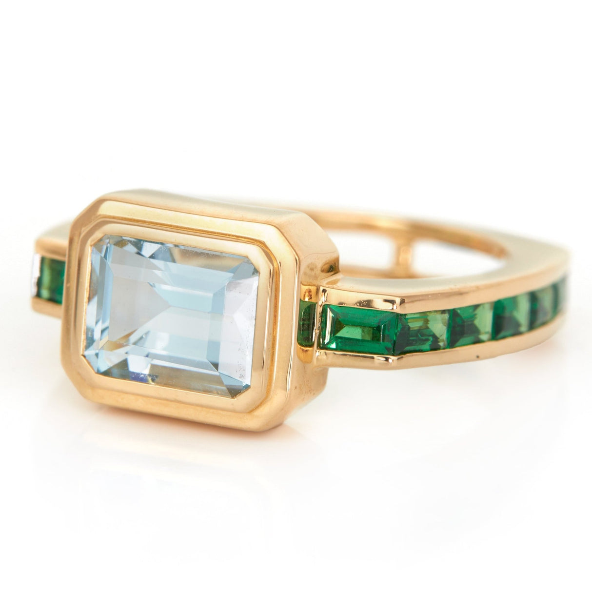 Aquamarine & Tsavorite Circa Ring 18k gold Stackable ring side view