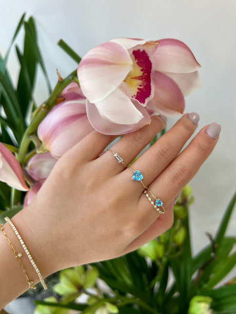 Blue Topaz Supreme Heart Chain Ring
18k gold Stackable ring on model