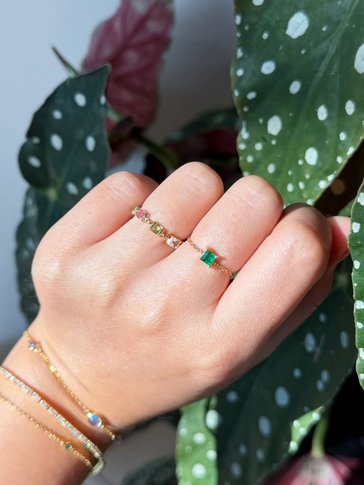 Brazilian Emerald Chain Ring 18K gold stackable ring on model