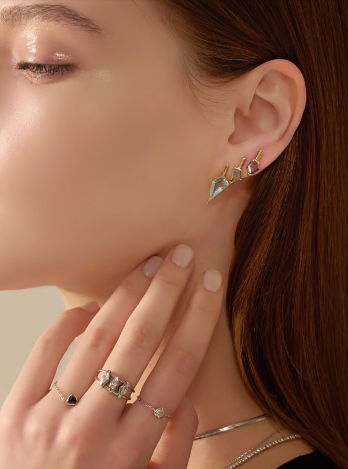 Ceylon Green Sapphire Contour Bar Earring on model