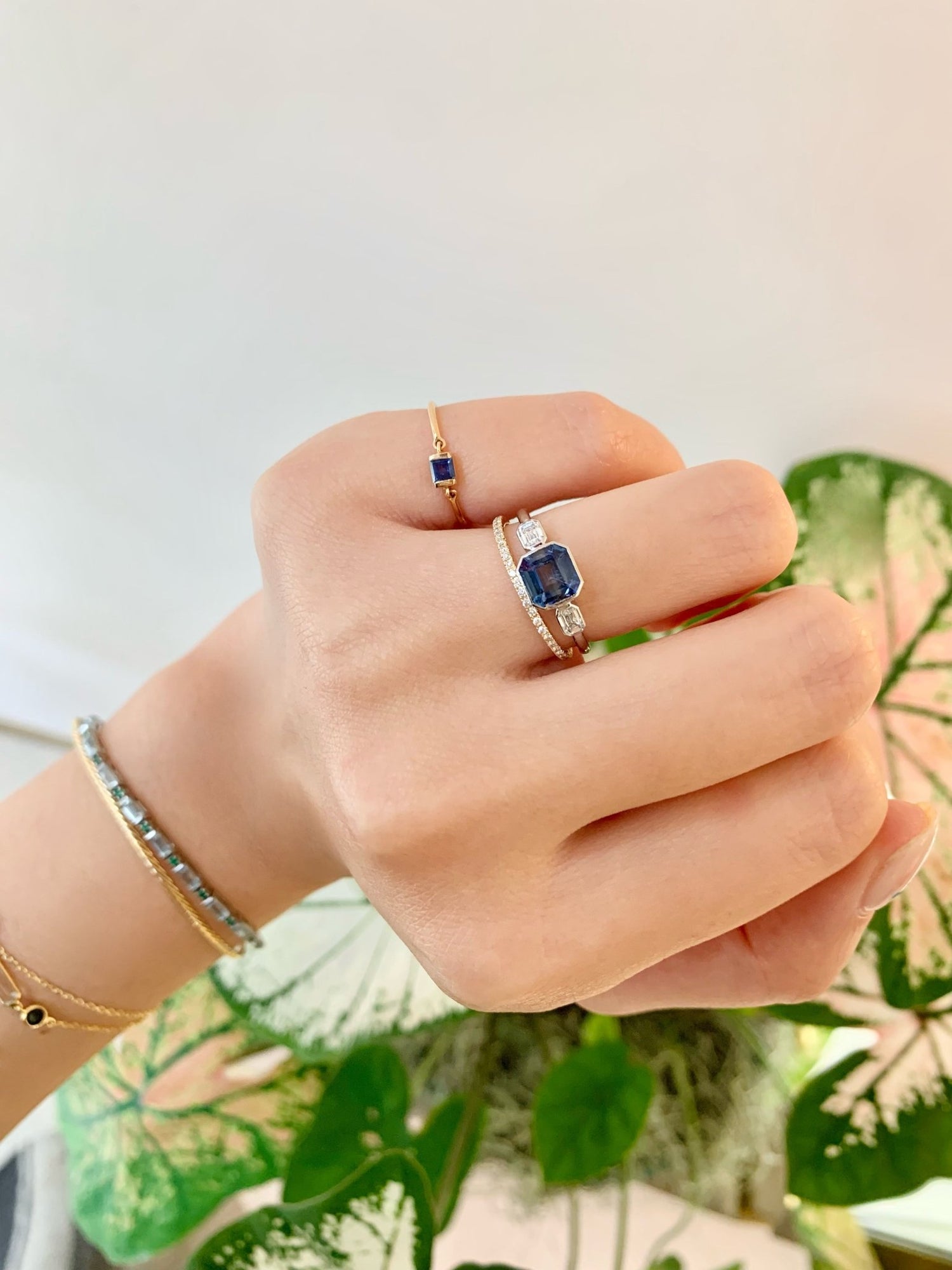 Ceylon Sapphire & Diamond Everlasting Ring PT900 engagement ring on model