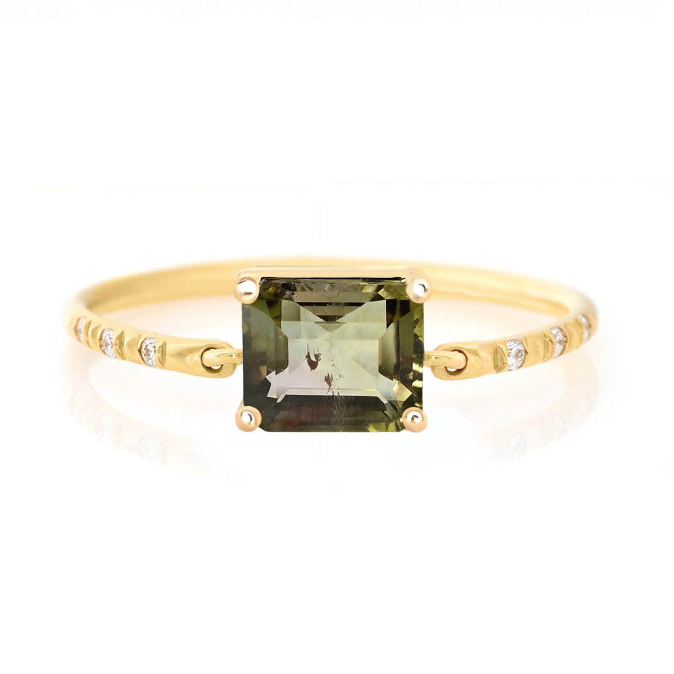 Color_Change_Green_Tourmaline_Petite_Circle_Ring_18K_Gold_stackable_ring