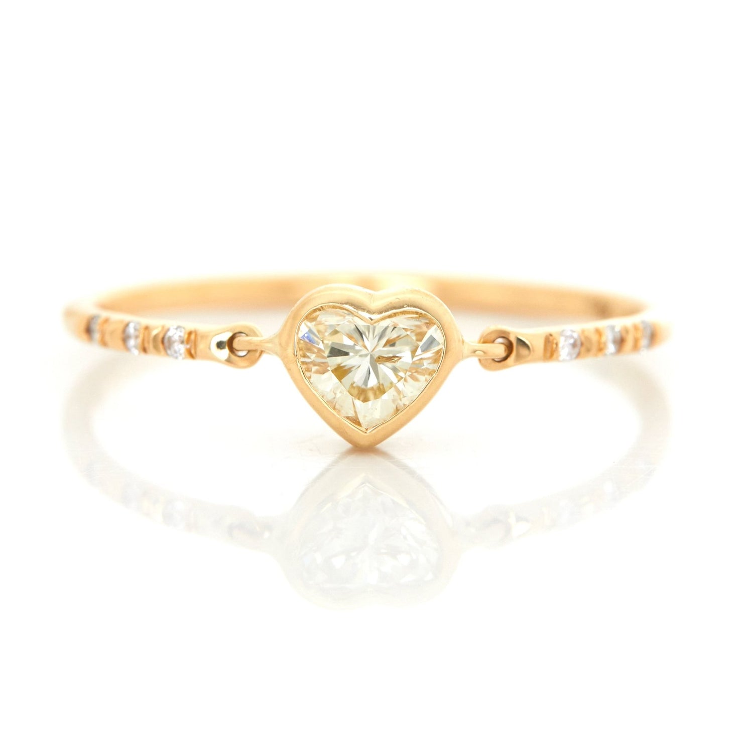 Diamond Heart Petite Circle Ring 18k gold engagement ring