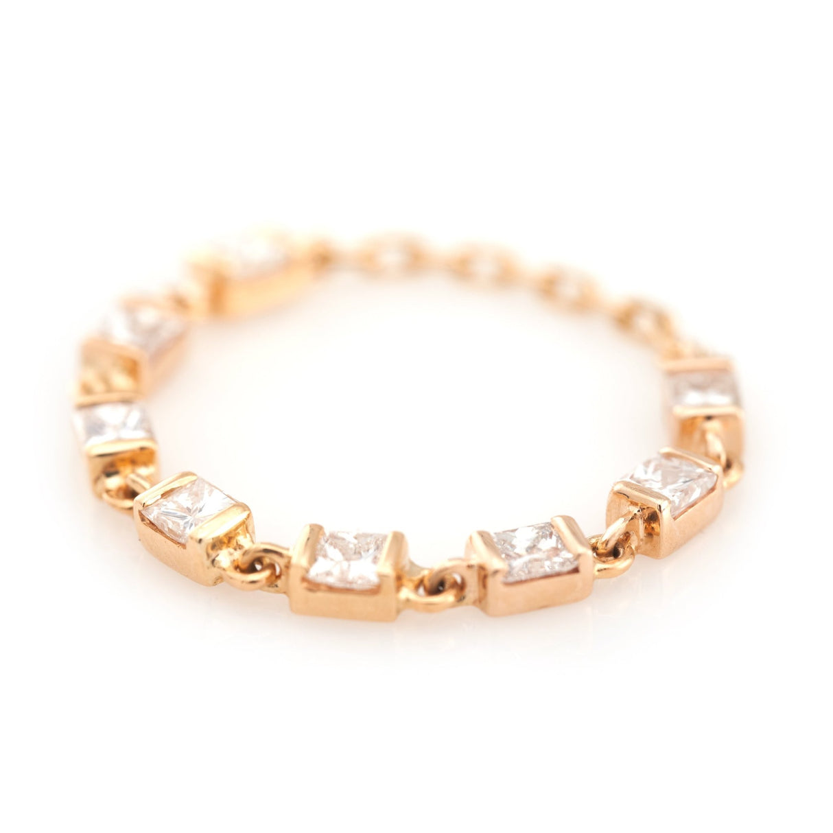 Diamond Links Chain Ring 18k gold Stackable ring side view