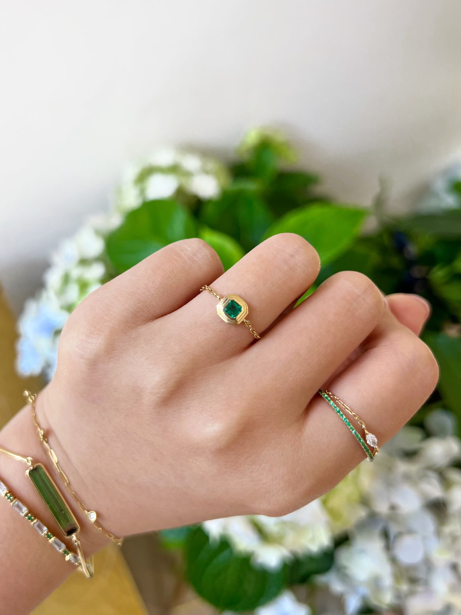 Emerald Asscher Frame Chain Ring 18k gold Stackable ring on model