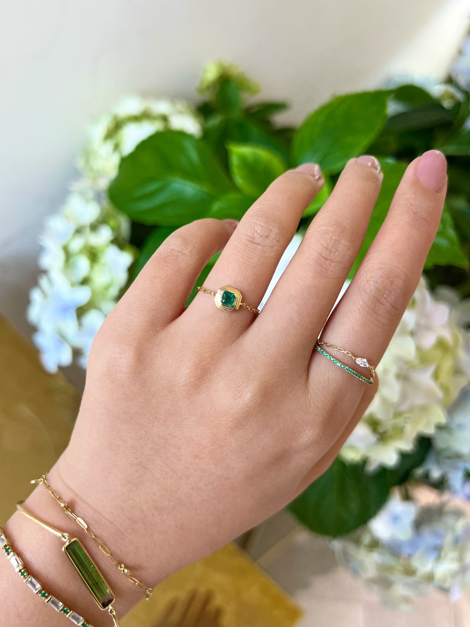 Emerald Asscher Frame Chain Ring 18k gold Stackable ring on model