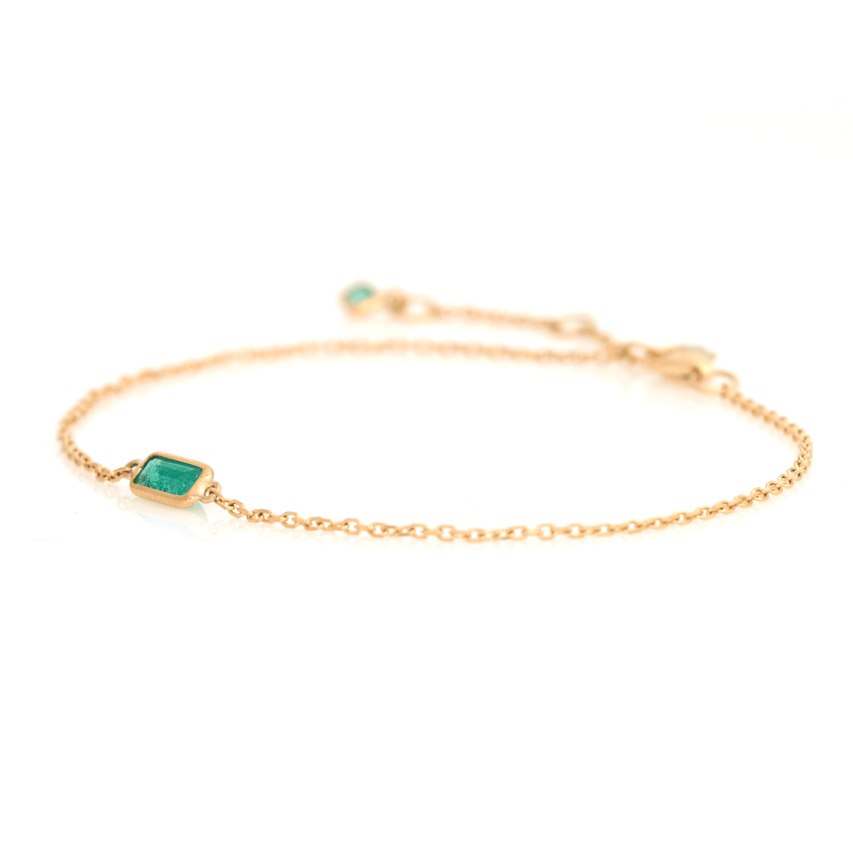 Emerald Bracelet 18k gold stackable design side view