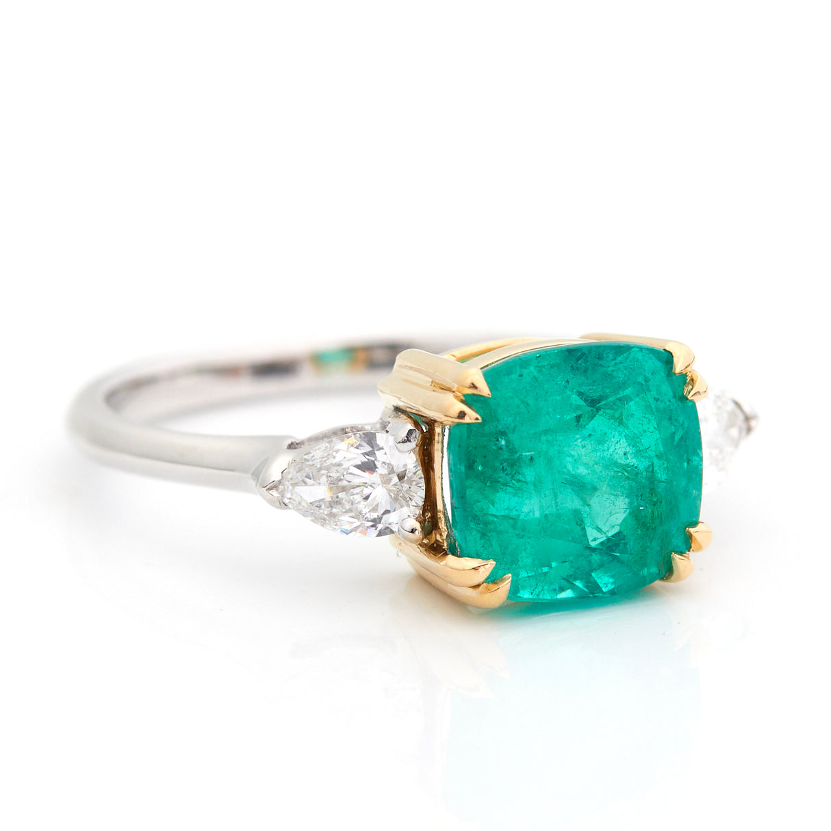 Emerald & Diamond Everlasting Ring 18k gold engagement ring side view