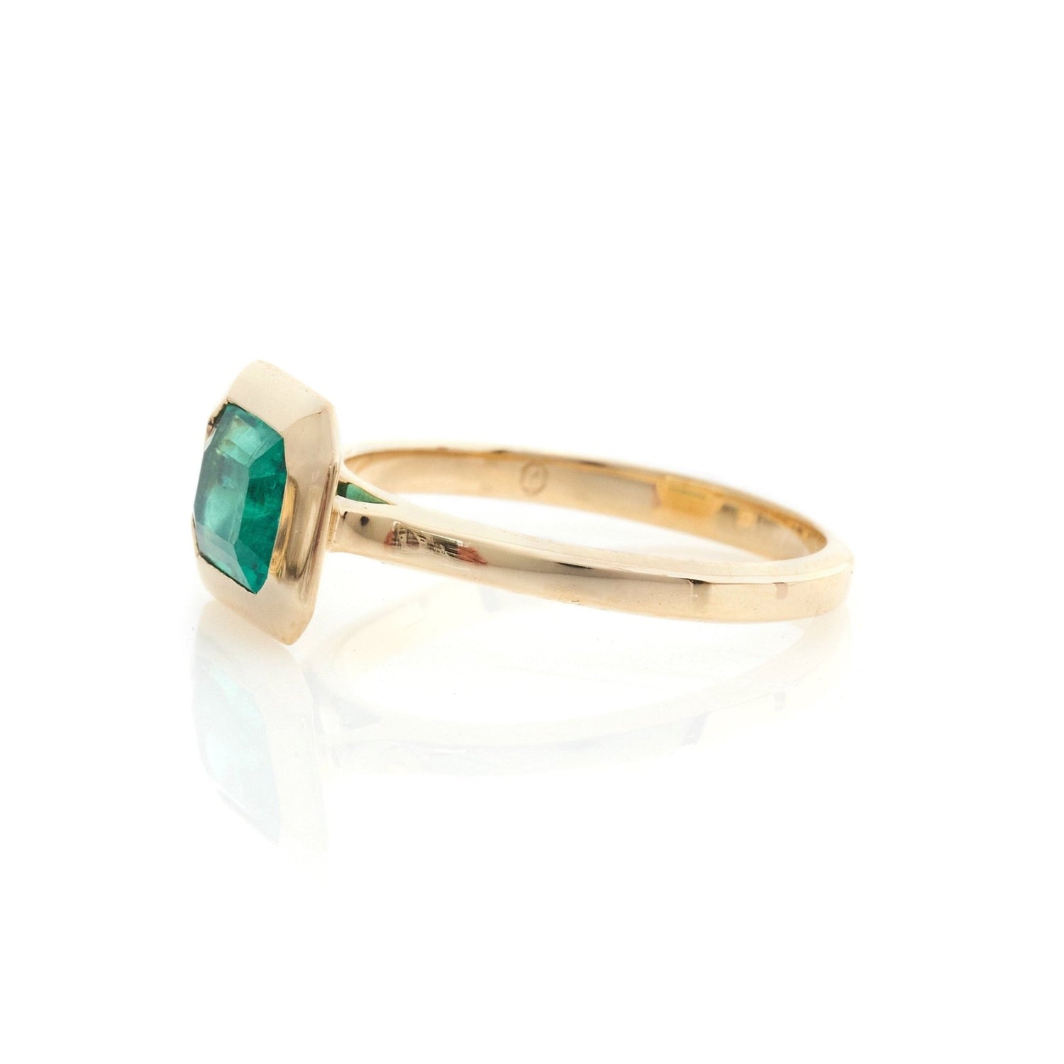 Emerald Nouveau Ring 18k gold engagement ring side view