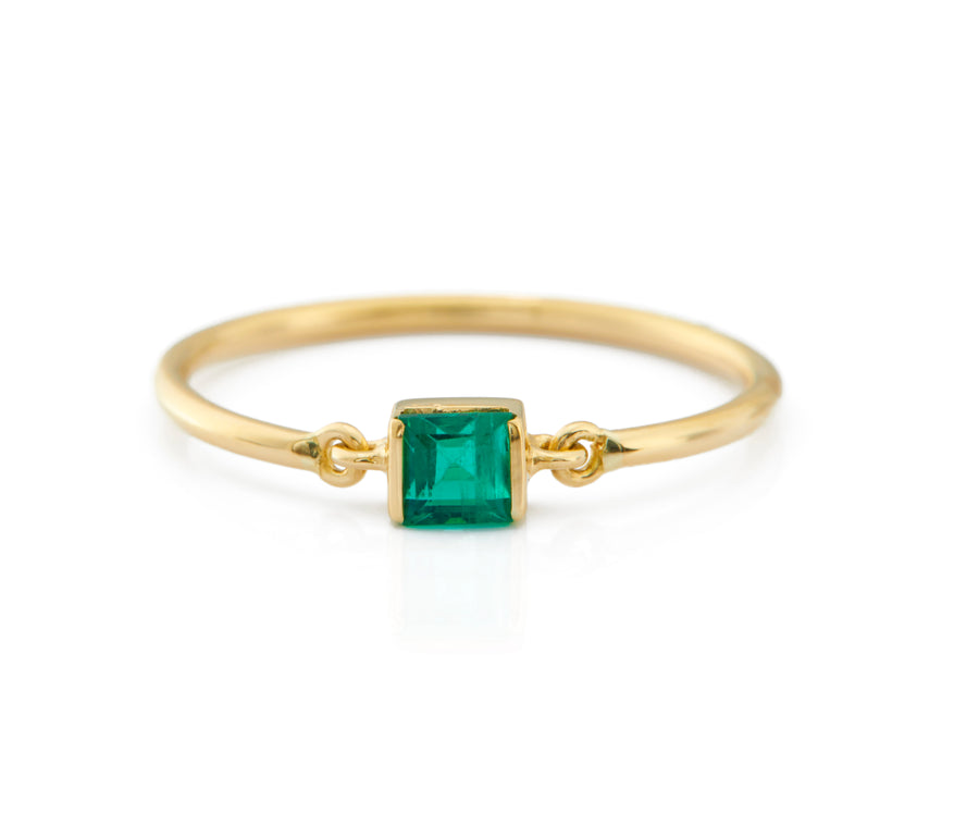 Emerald Petite Circle Ring