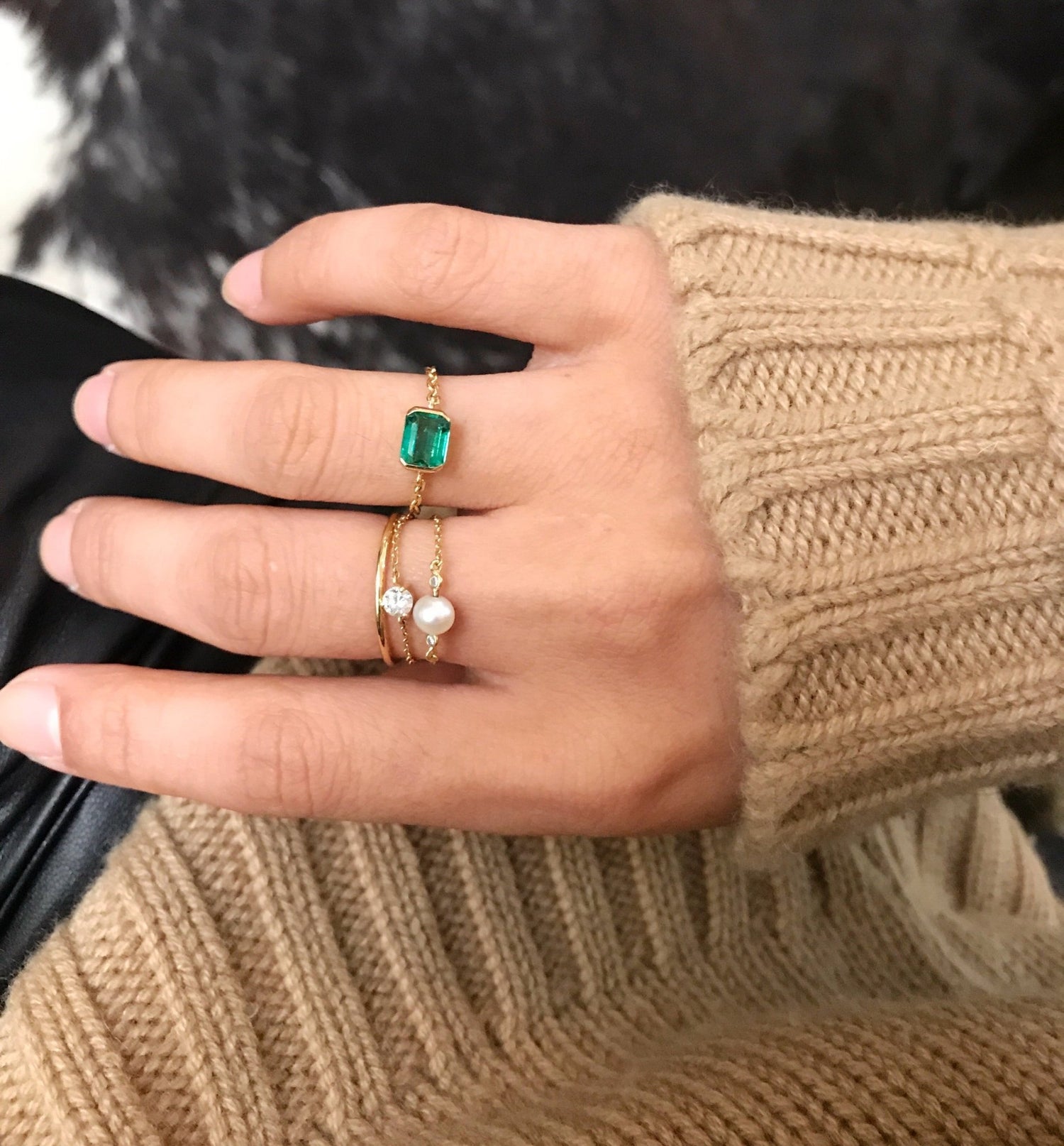 Emerald Supreme Chain Ring 18k gold Stackable ring on model