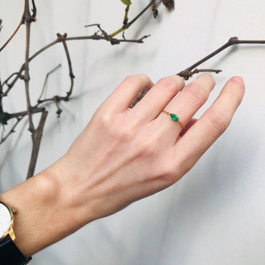 Emerald petite Marquise Chain Ring