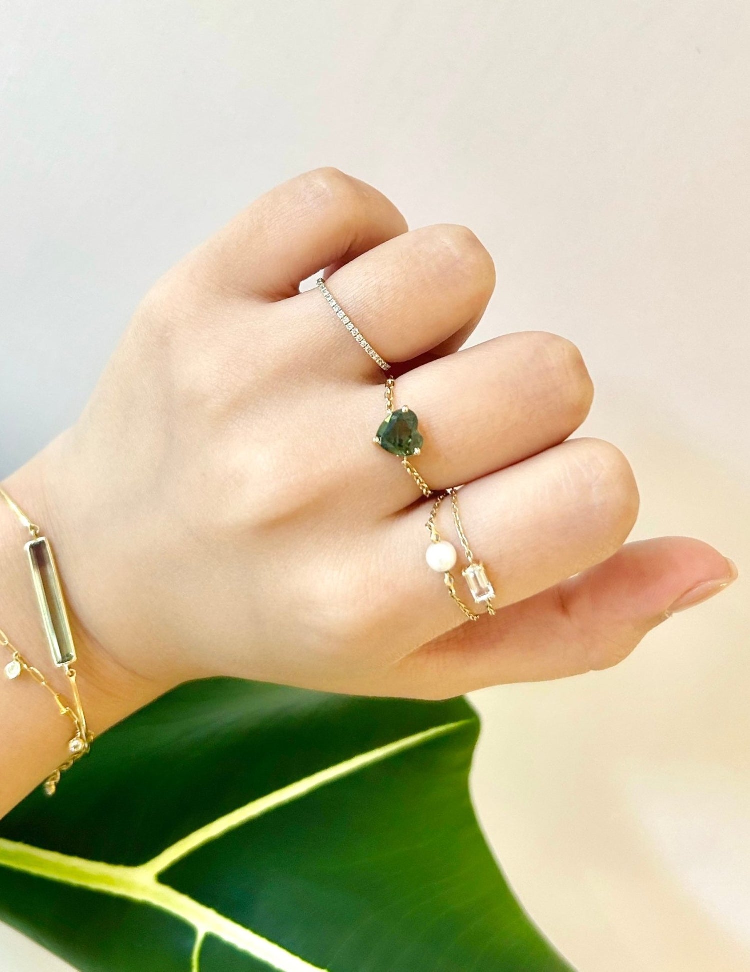 Green Sapphire Heart Supreme Chain Ring 18k gold Stackable ring on model